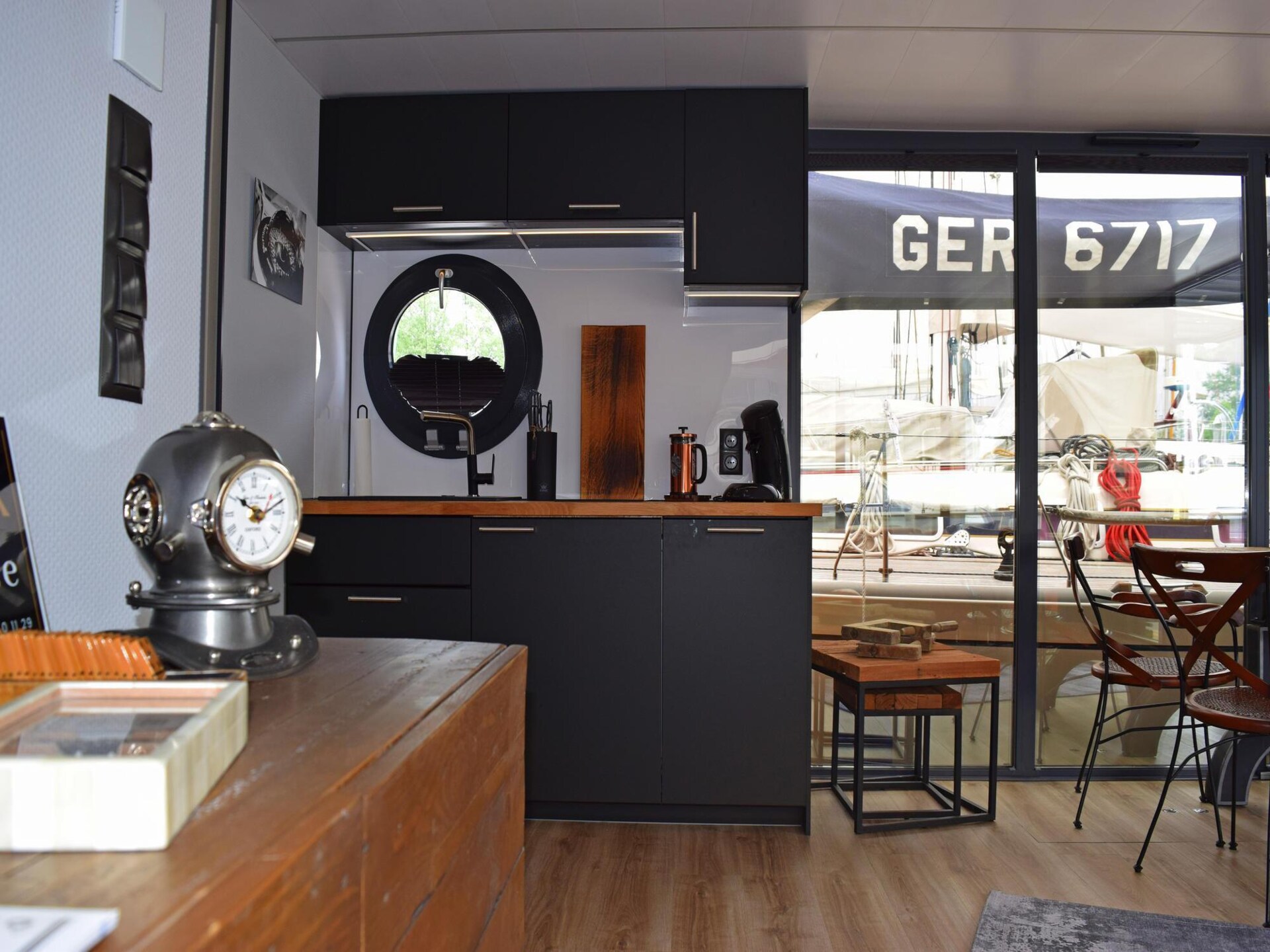 Moderne woonboot met dakterras en panoramisch havenzicht in Flensburg - foto 5