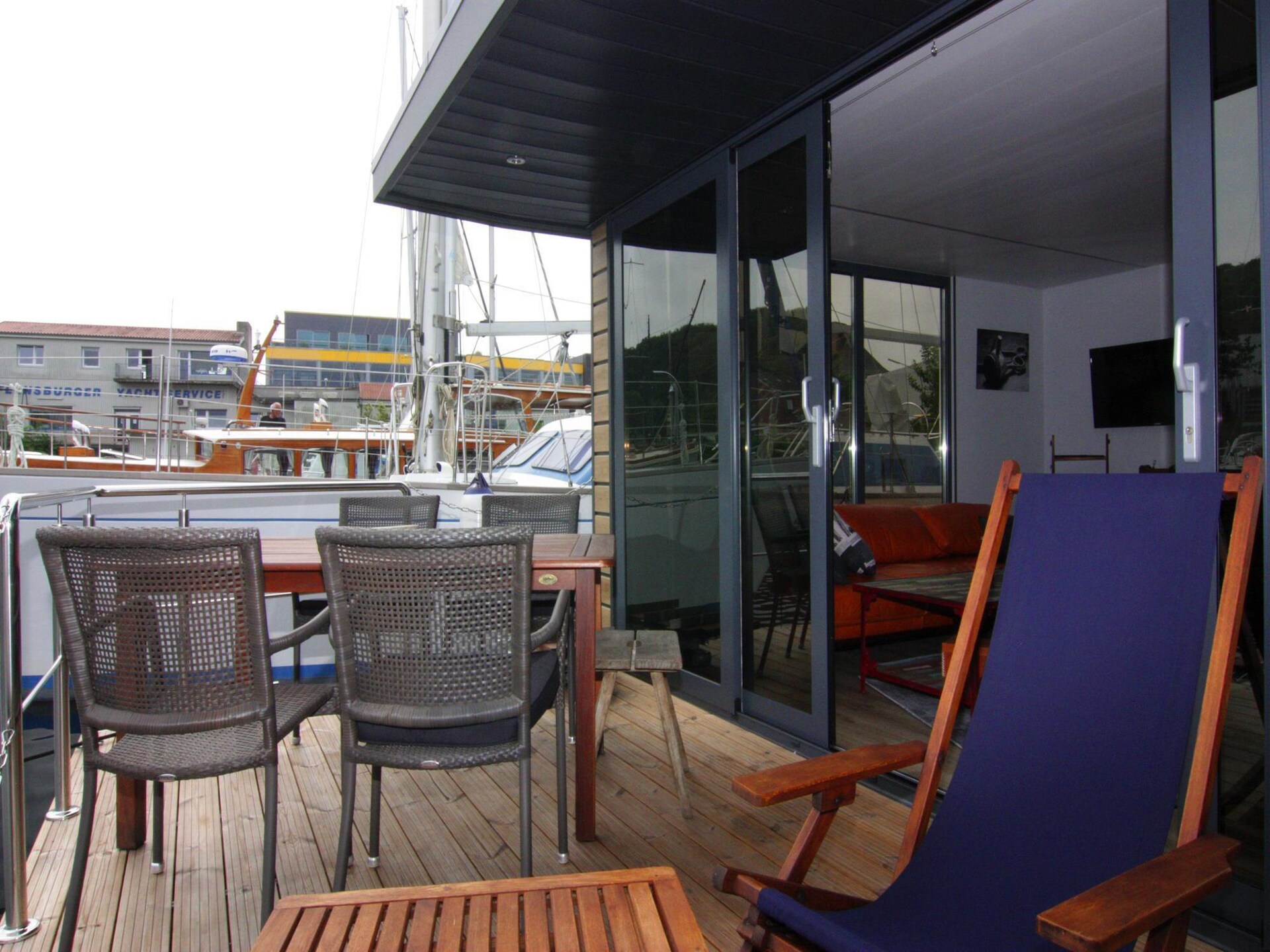 Moderne woonboot met dakterras en panoramisch havenzicht in Flensburg - foto 20