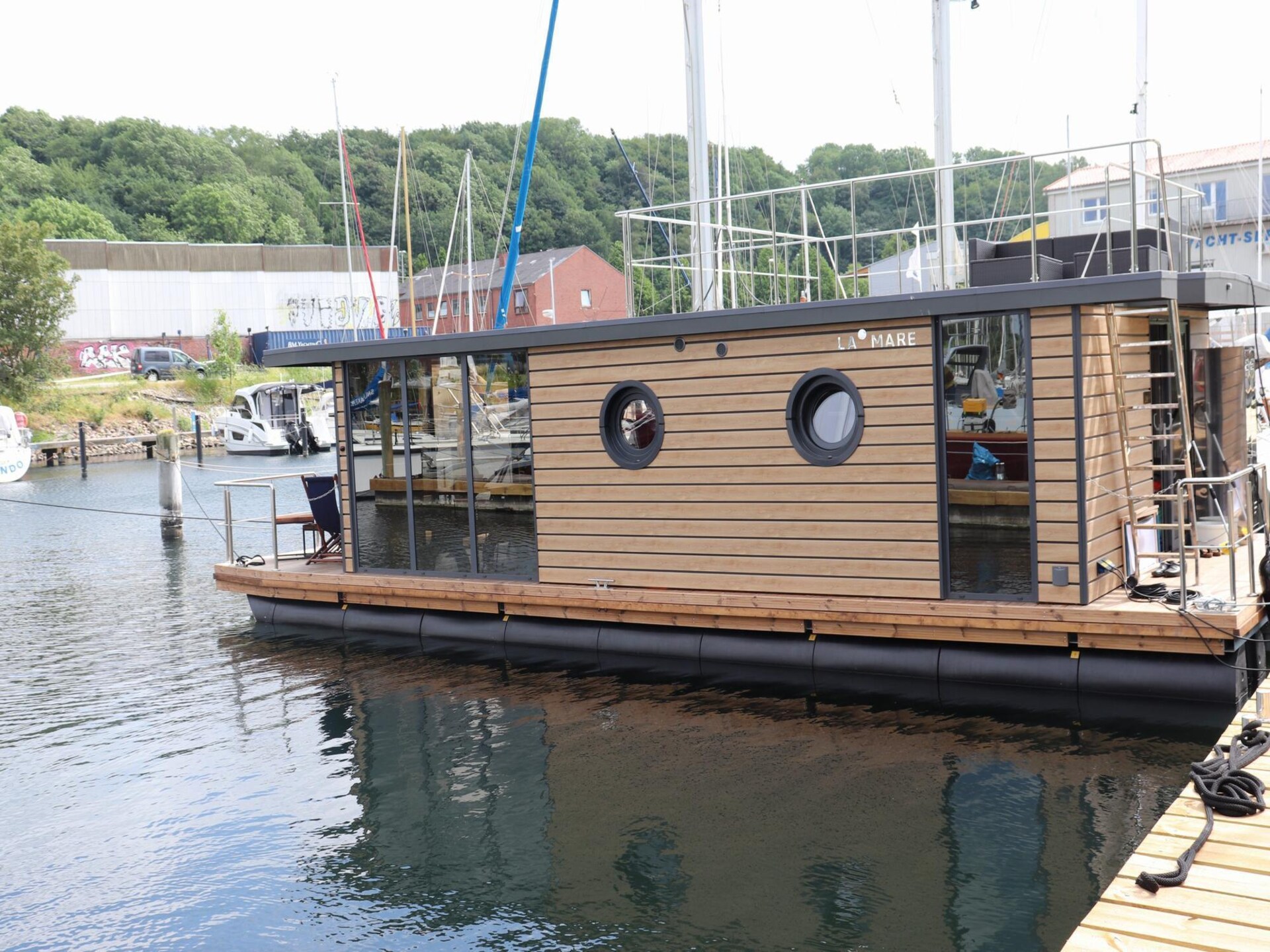 Moderne woonboot met dakterras en panoramisch havenzicht in Flensburg - foto 4