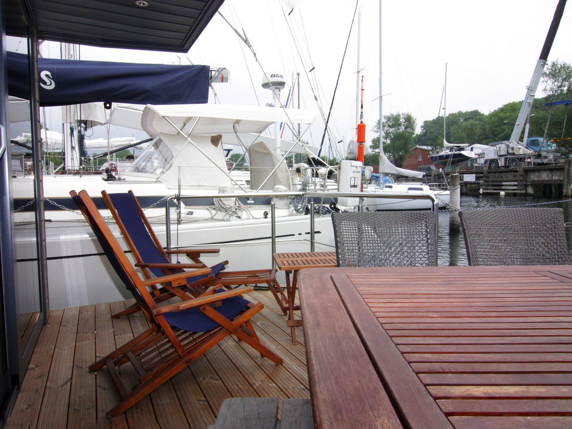 Moderne woonboot met dakterras en panoramisch havenzicht in Flensburg - foto 18
