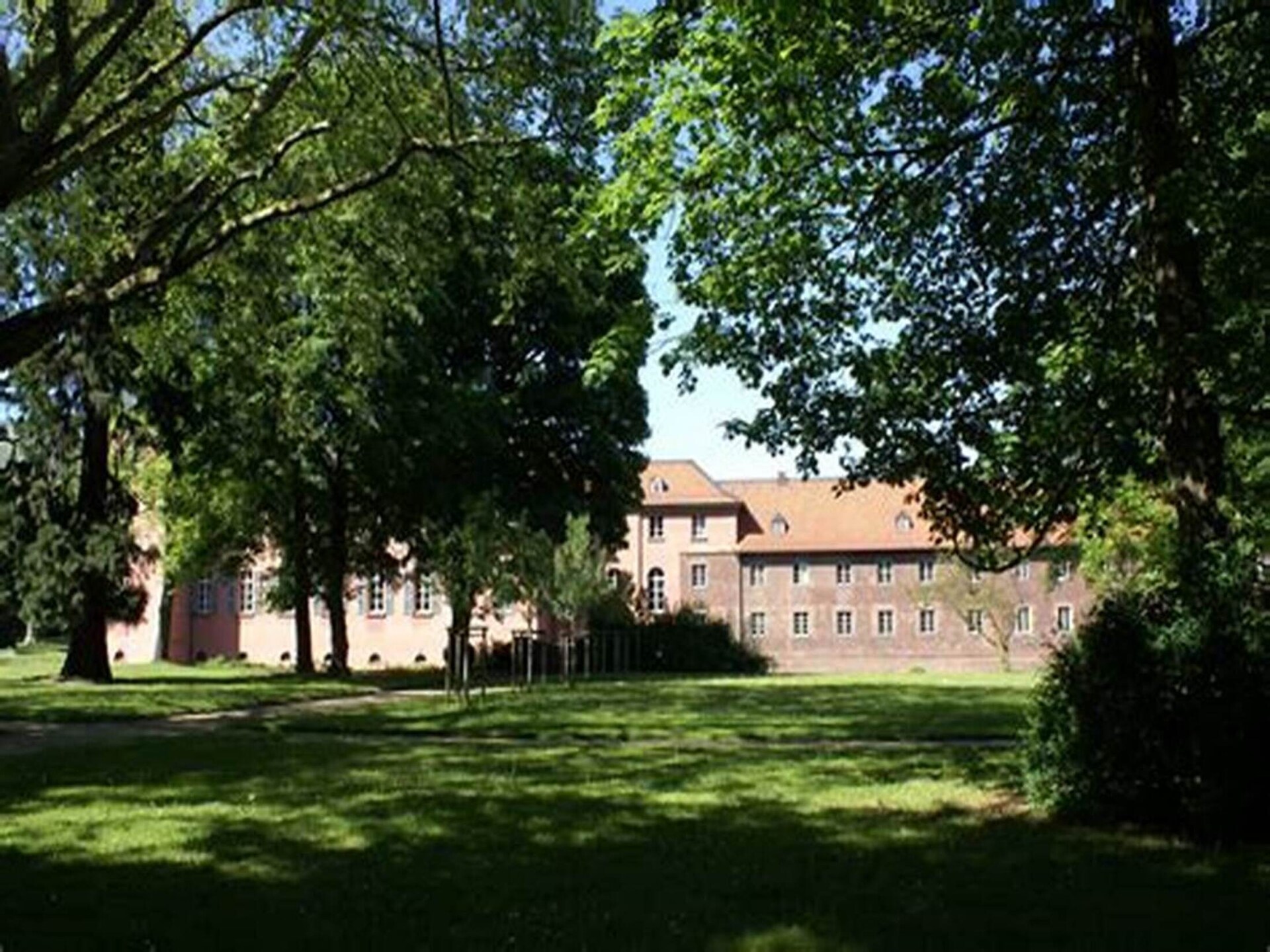 Appartement am Torhaus: Stijlvol verblijf aan het kasteelpark in Husum - foto 20