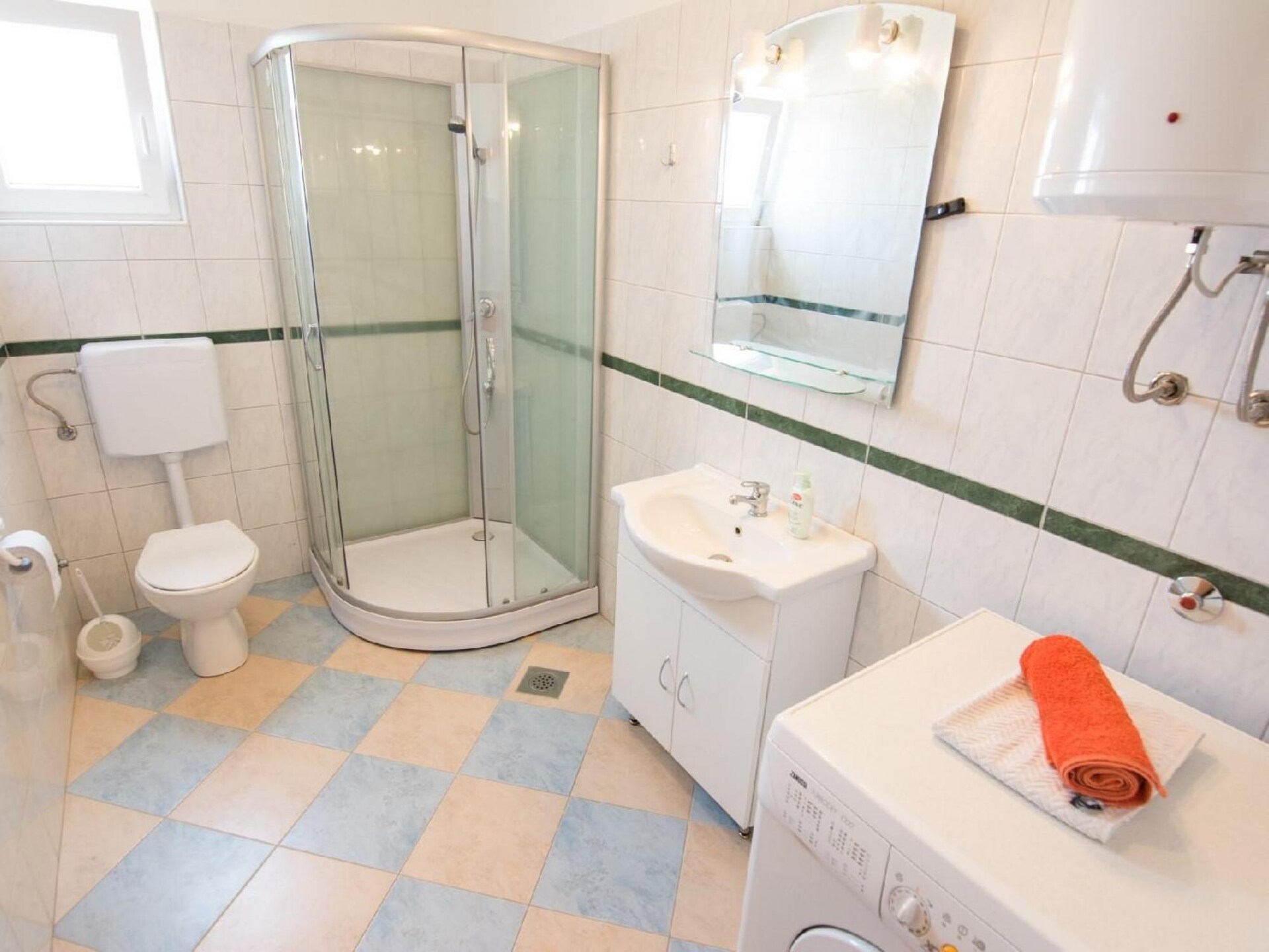 Ruim appartement voor 8 personen met zwembad nabij Biograd - foto 16