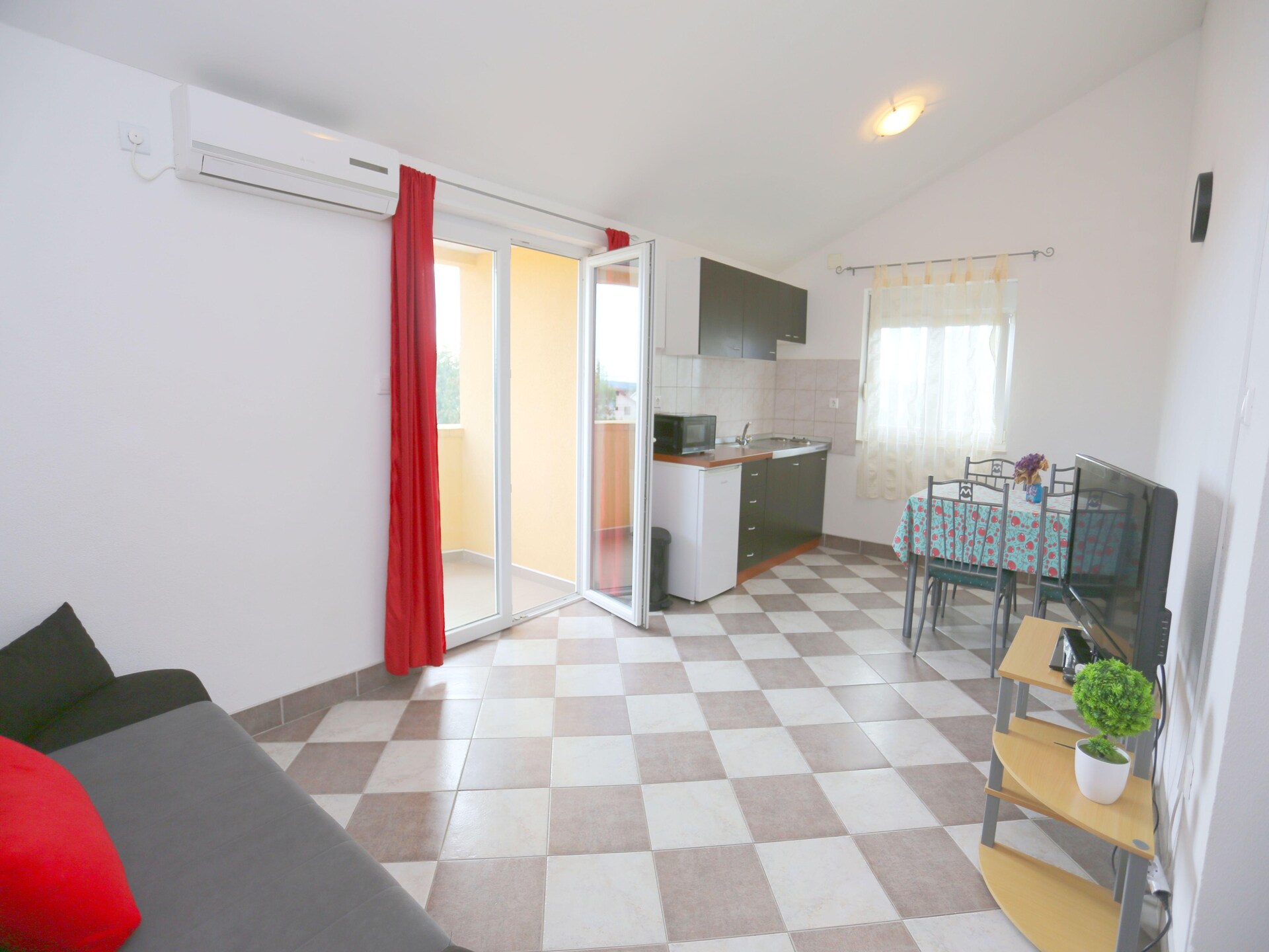Ruim appartement voor 8 personen met zwembad nabij Biograd - foto 11