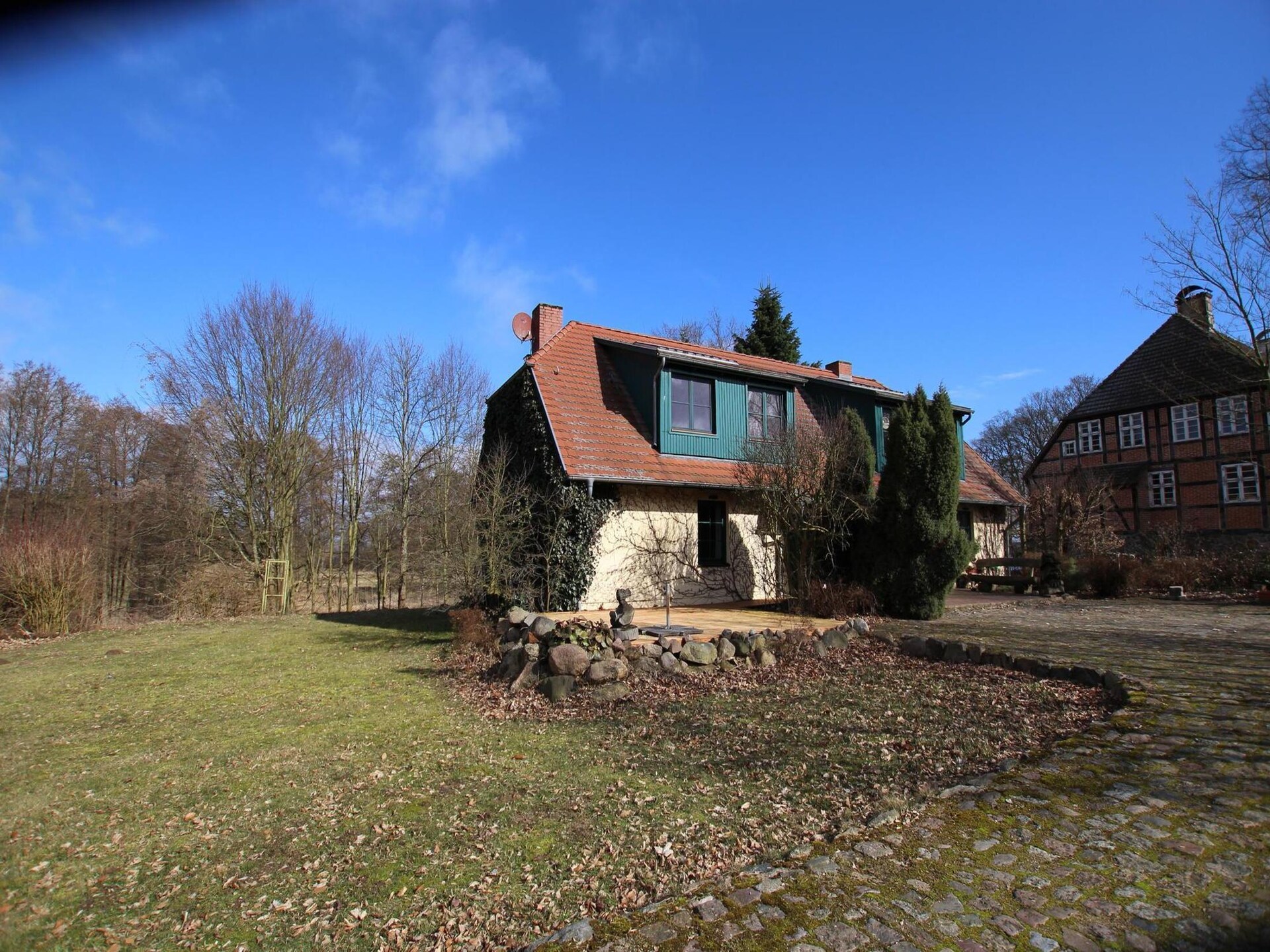 Gerenoveerd vakantiehuis op 150m van de Krakower Obersee met grote tuin - foto 1