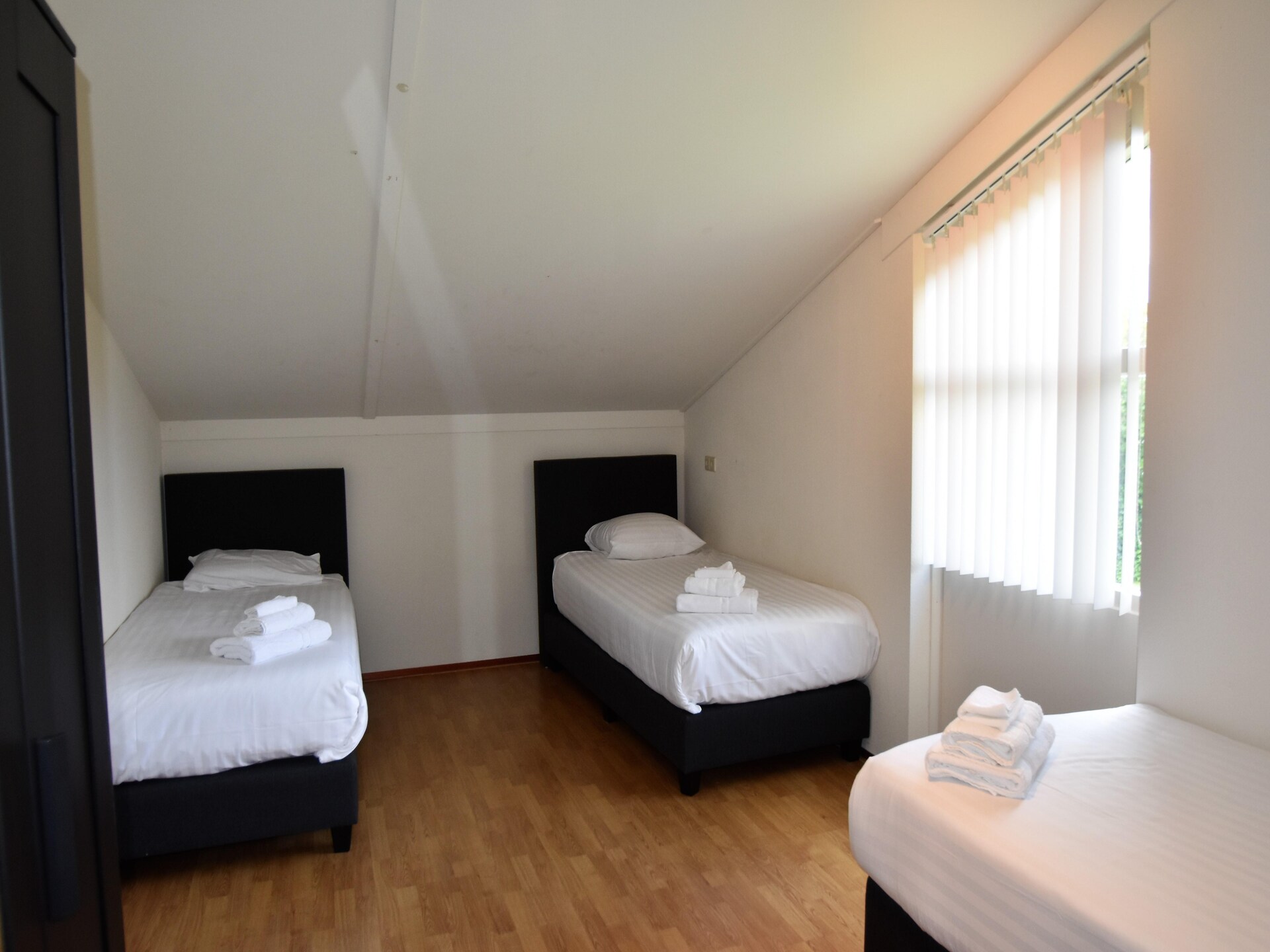 Horsterwold 22: Vrijstaand vakantiehuis met zwembad en tennisbaan in Zeewolde - foto 11