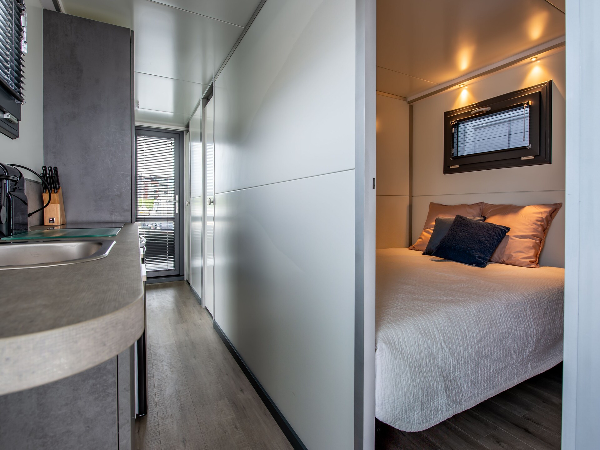 Waterlodge Blue Island: uniek overnachten aan het Veerse Meer - foto 7