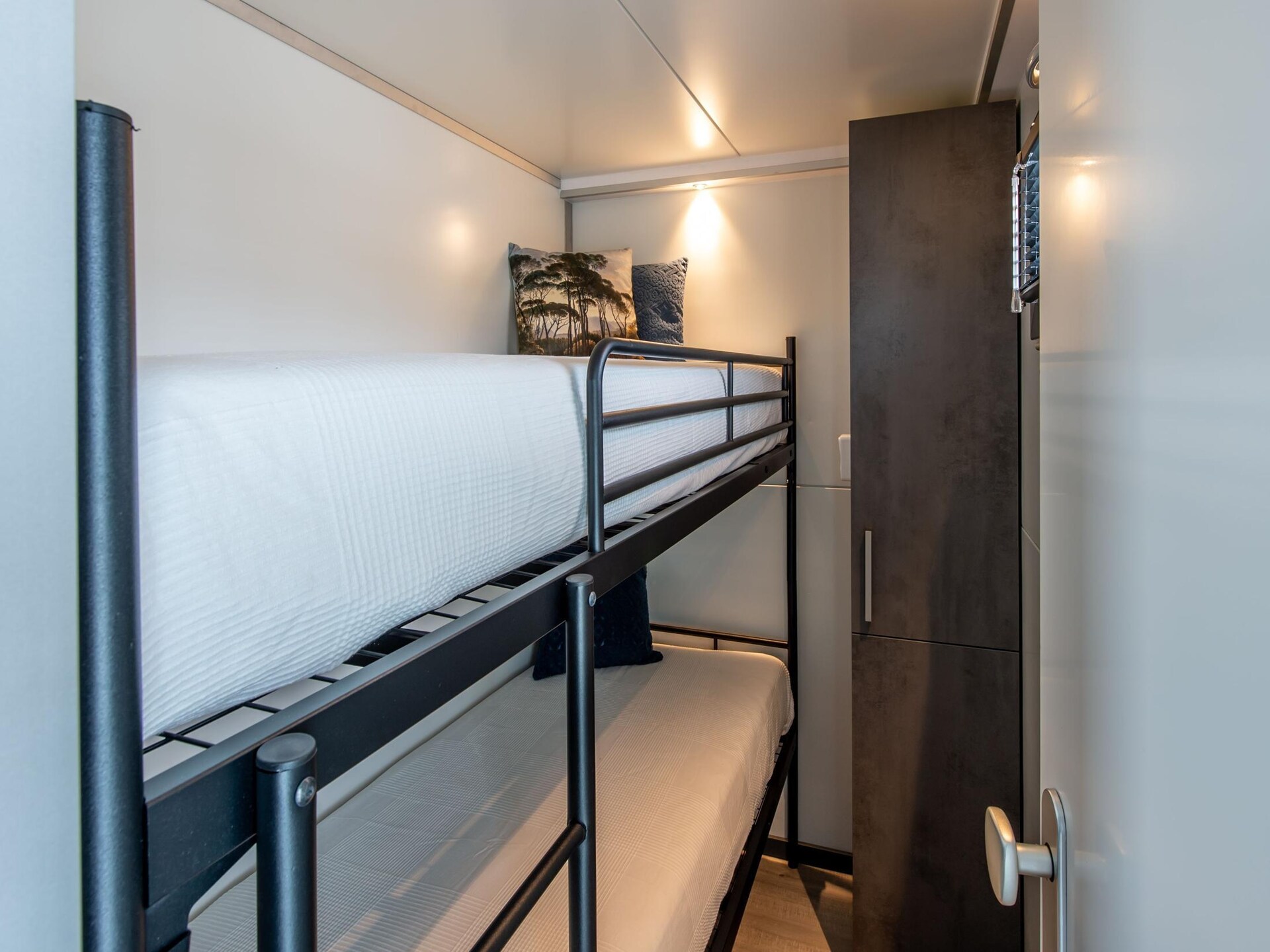 Waterlodge Blue Island: uniek overnachten aan het Veerse Meer - foto 9