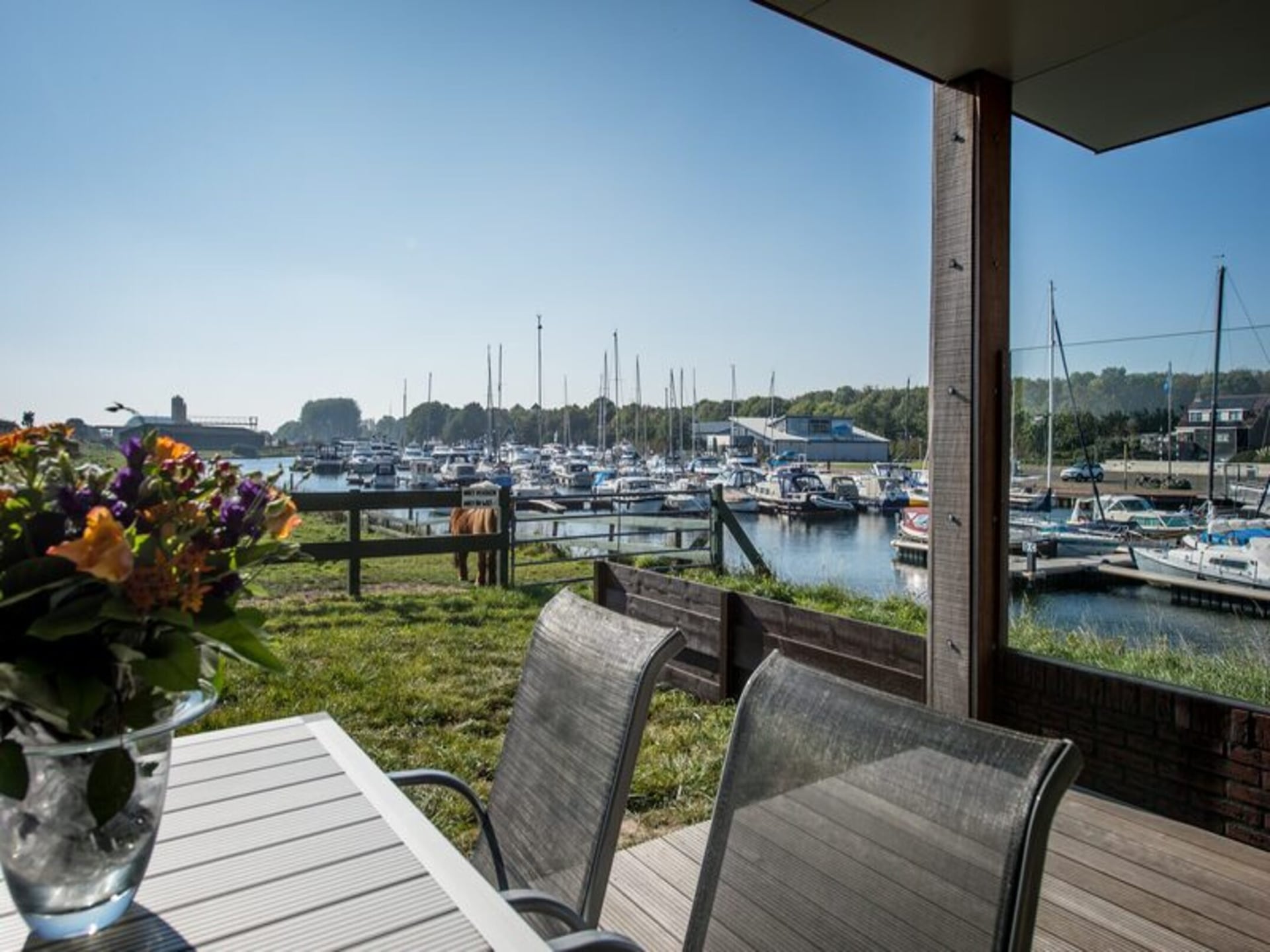 Waterlodge Blue Island: uniek overnachten aan het Veerse Meer - foto 15