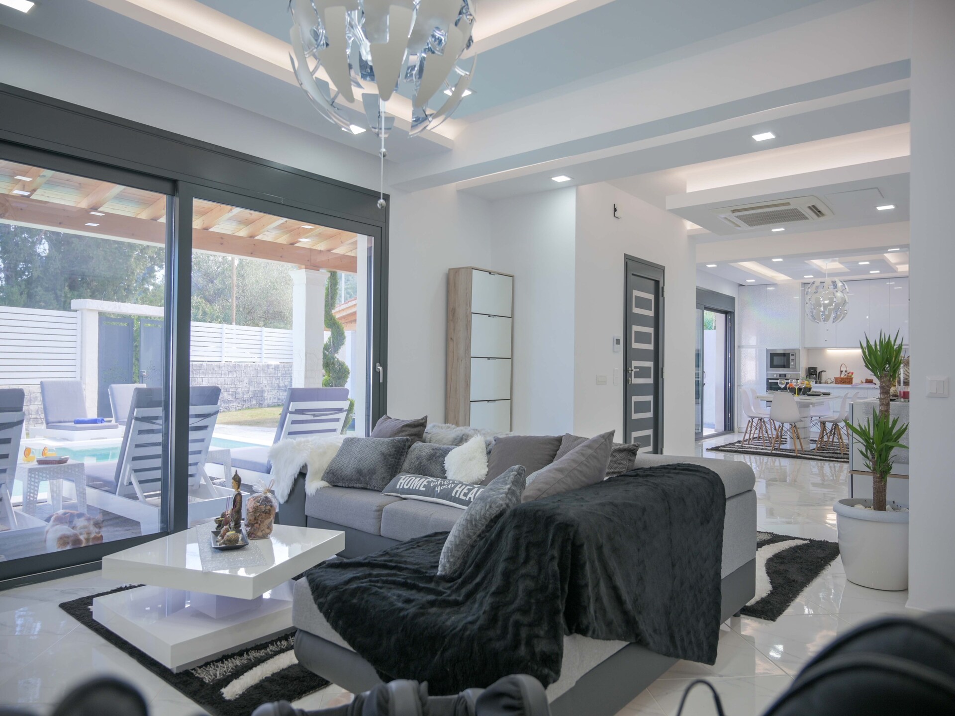 Diamond Luxury Villa Korfu: 6-slaapkamer villa met privézwembad direct aan zee - foto 2