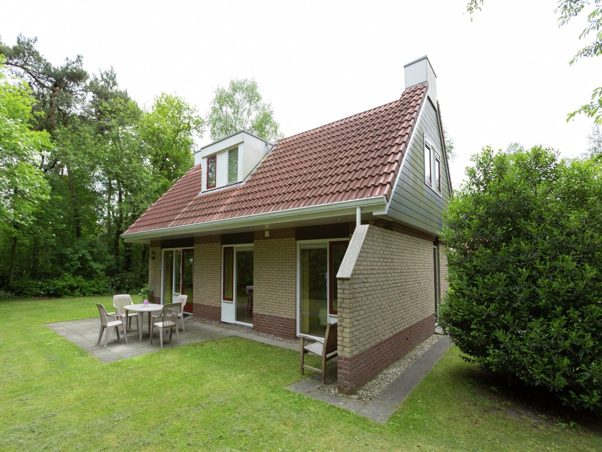 Ús Plakje: Ruim vakantiehuis in het bos van De Lemelerberg - foto 13