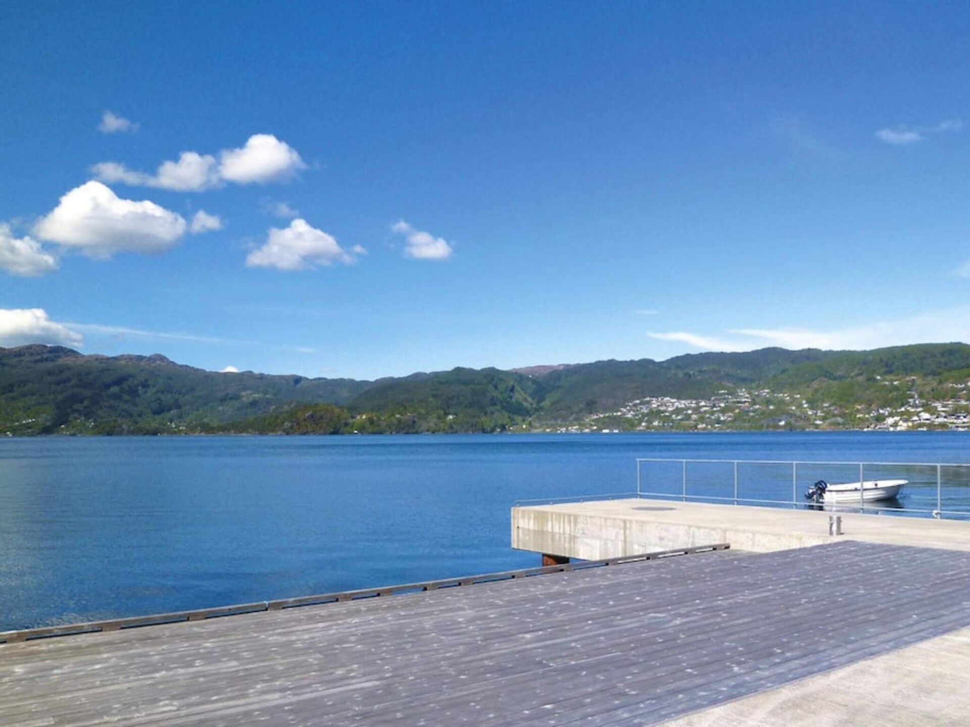 Vrijstaand vakantiehuis aan het water met panoramisch fjorduitzicht bij Tysse - foto 10