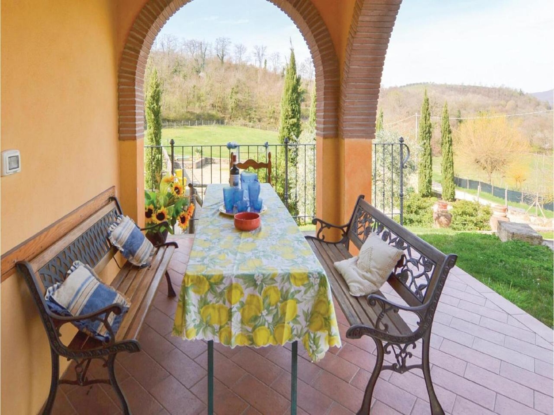 Ruim vakantiehuis voor 30 personen met privézwembad in Città di Castello - foto 7