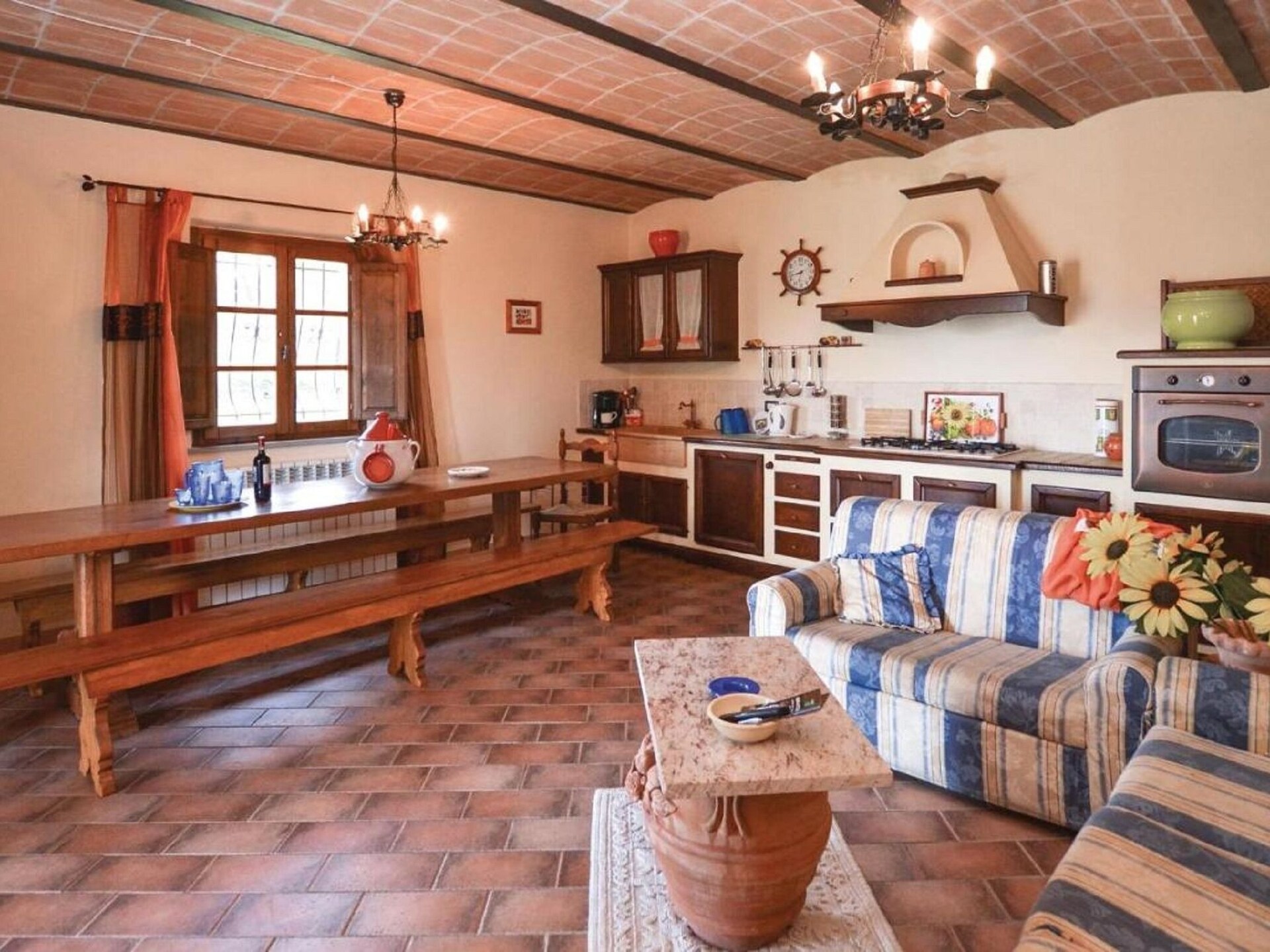 Ruim vakantiehuis voor 30 personen met privézwembad in Città di Castello - foto 10