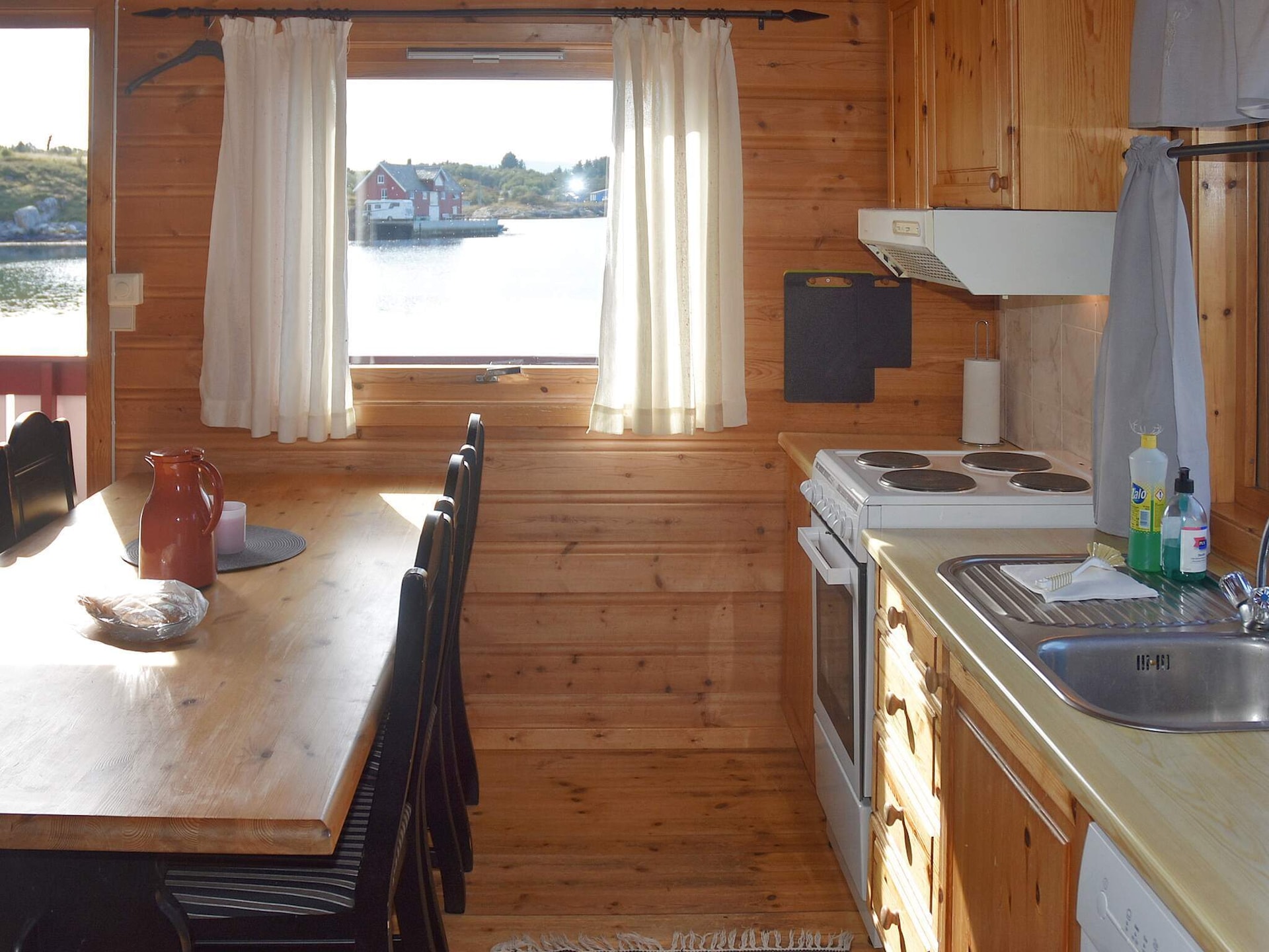 Vrijstaand vakantiehuis met fjordzicht en bootverhuur in Bud - foto 18