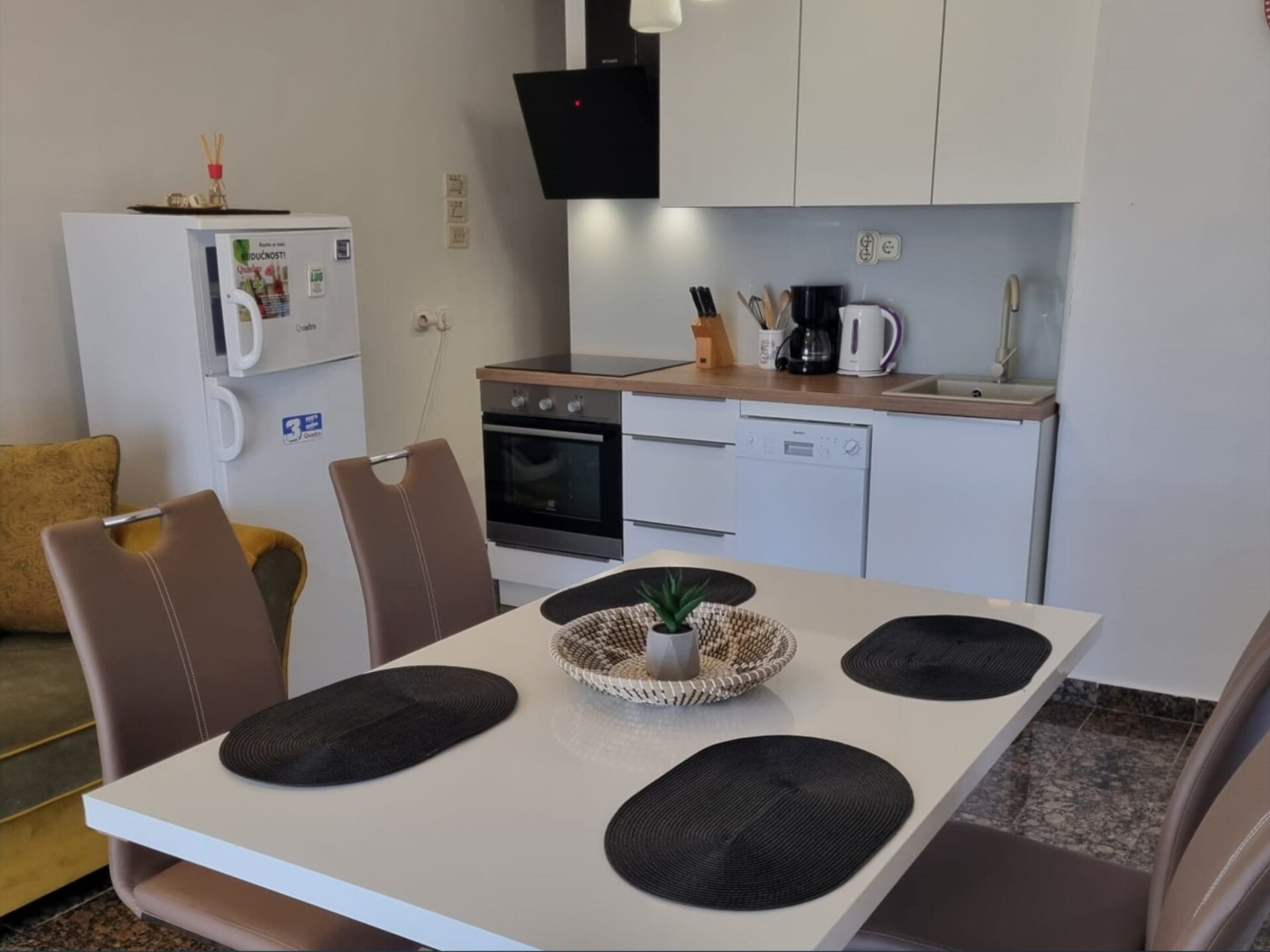 4-persoons vakantiehuis in centrum Privlaka direct aan zee - foto 5