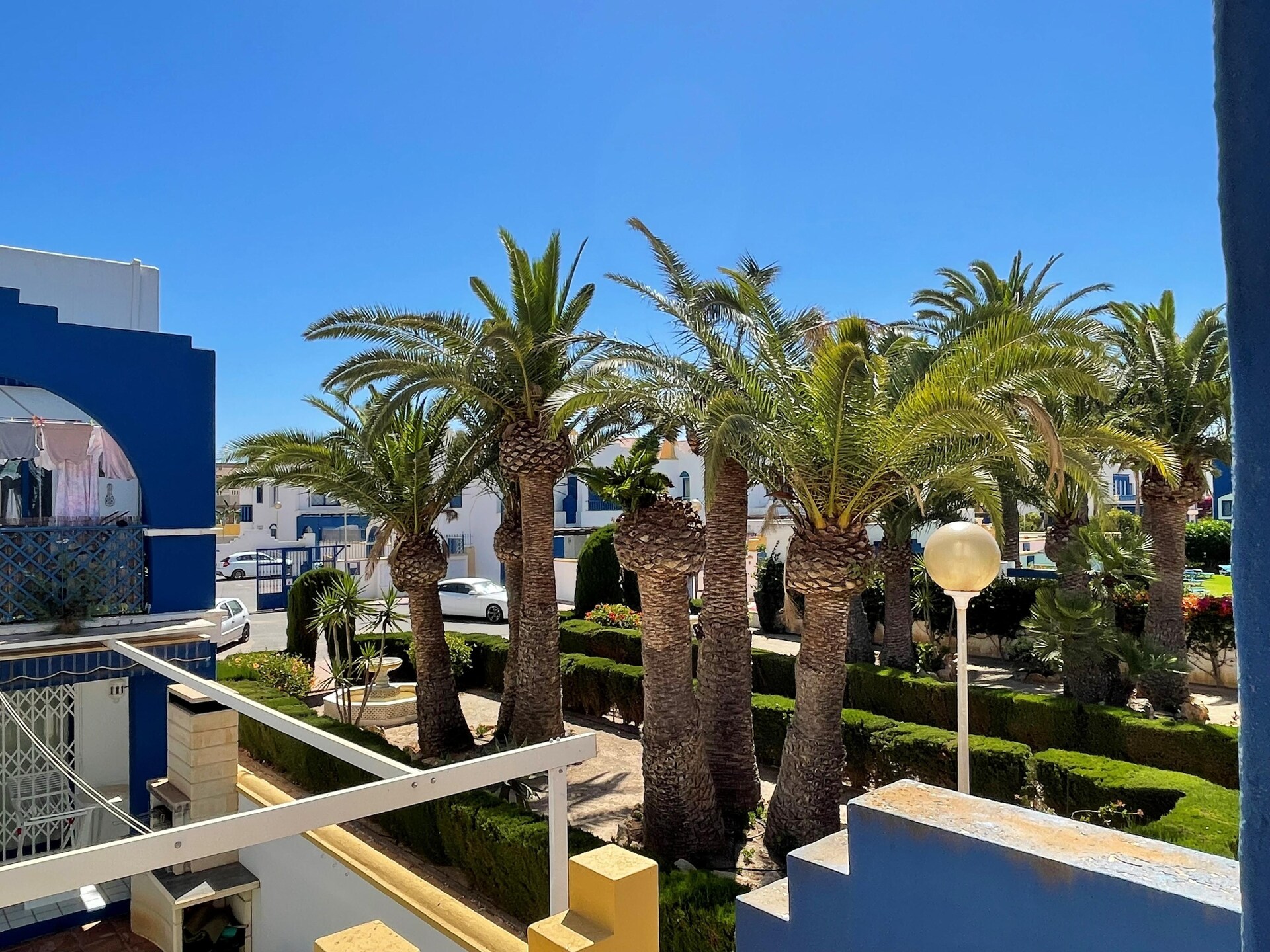 Zonnig appartement met dakterras en zwembad nabij golfbaan en strand - foto 26