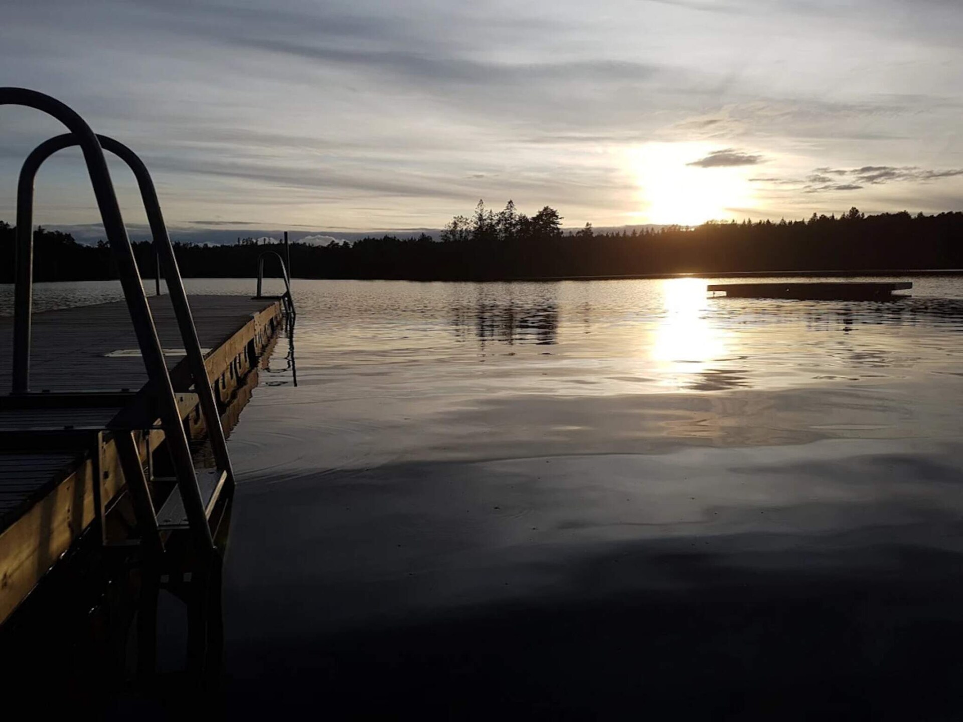 Vrijstaand vakantiehuis in Zweden aan 2 meren met roeiboot en golfcourse - foto 9