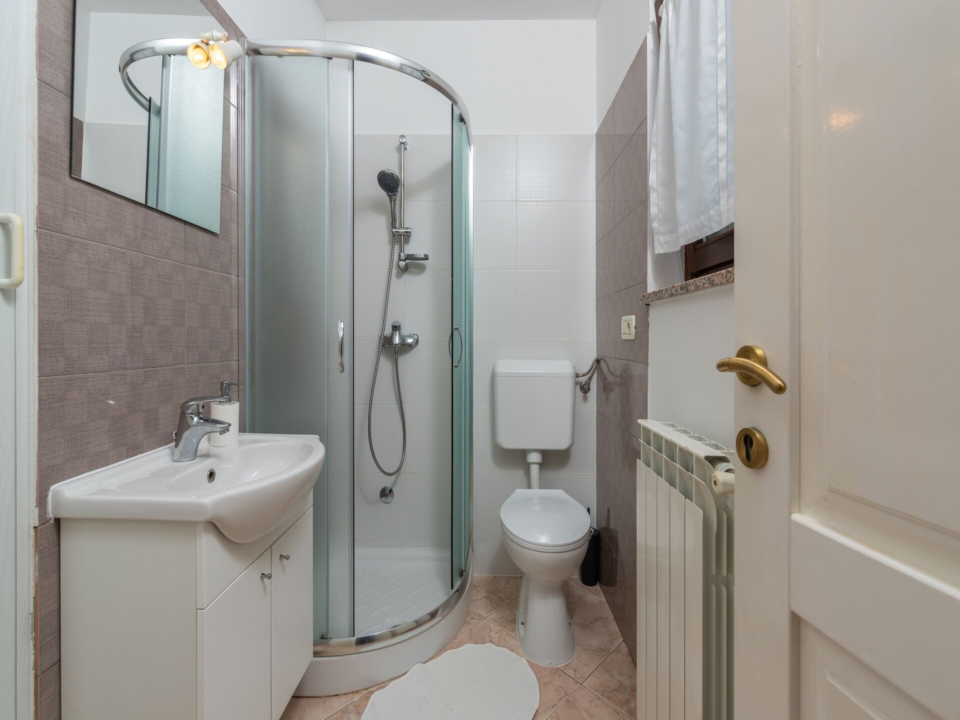 Vrijstaande villa met privézwembad op 2,5 km van zee in Novigrad - foto 17