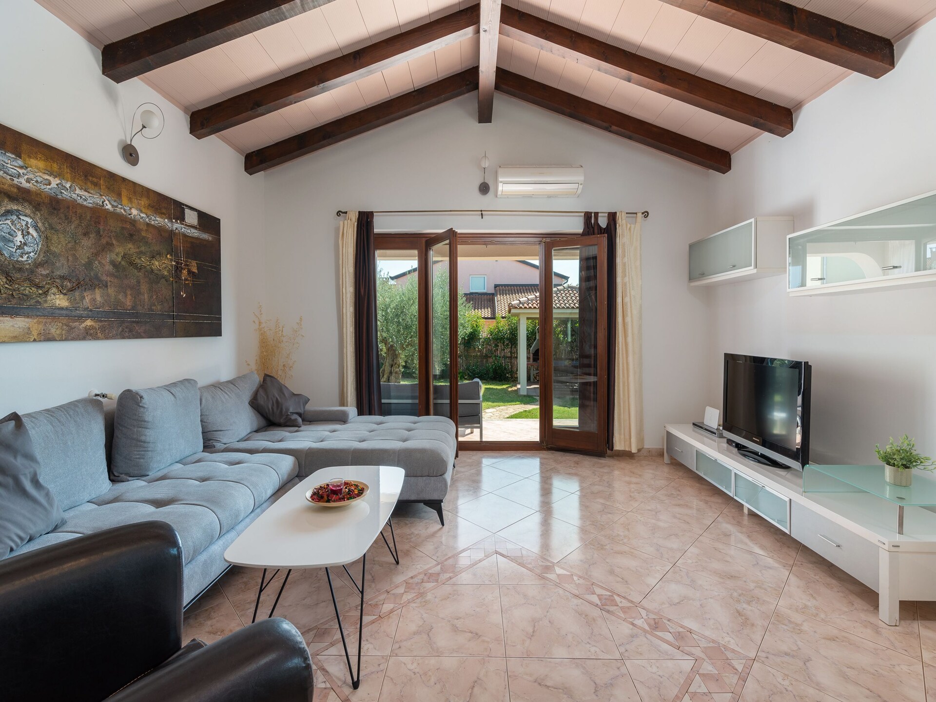 Vrijstaande villa met privézwembad op 2,5 km van zee in Novigrad - foto 13