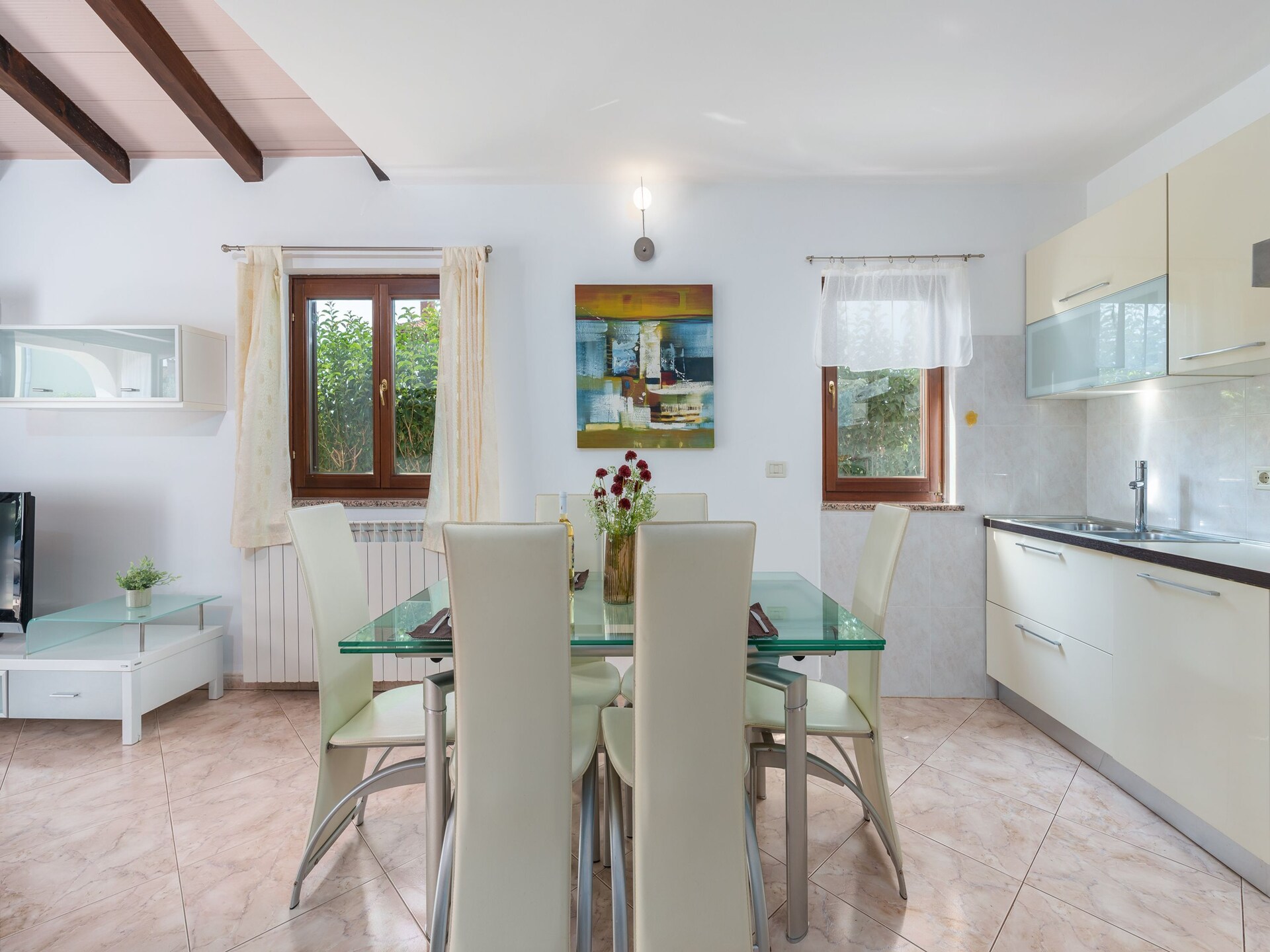 Vrijstaande villa met privézwembad op 2,5 km van zee in Novigrad - foto 3