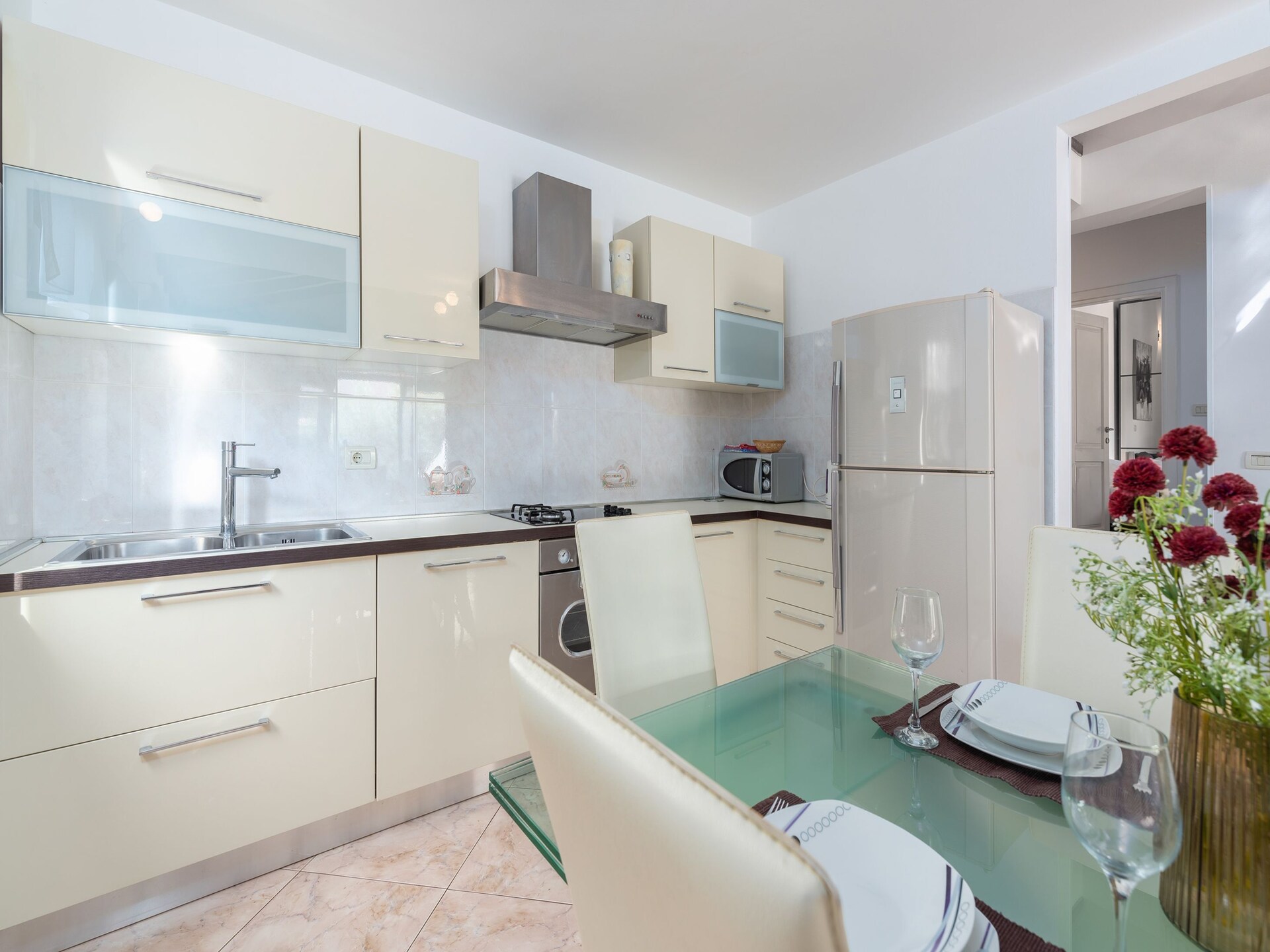 Vrijstaande villa met privézwembad op 2,5 km van zee in Novigrad - foto 4