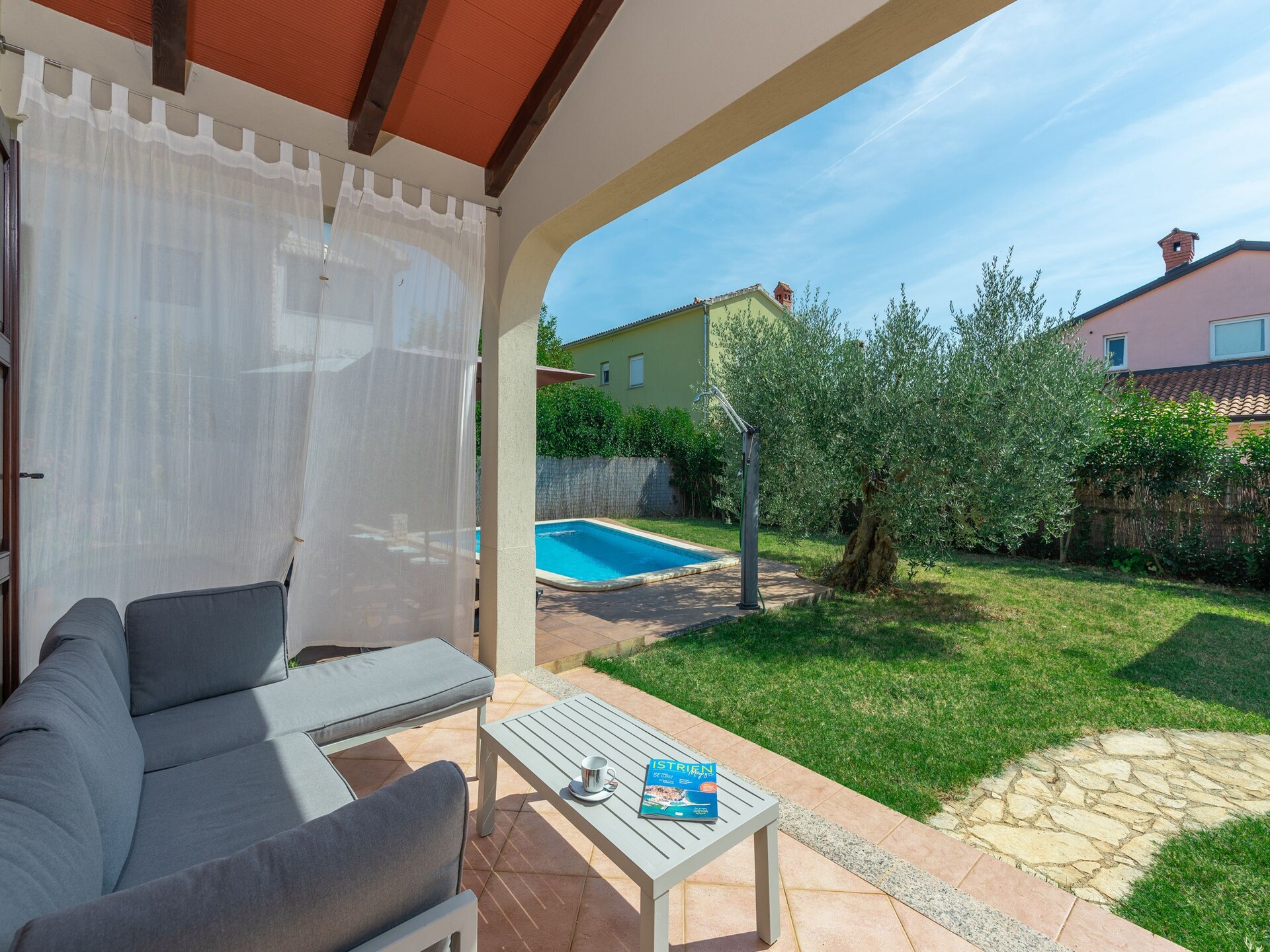 Vrijstaande villa met privézwembad op 2,5 km van zee in Novigrad - foto 18
