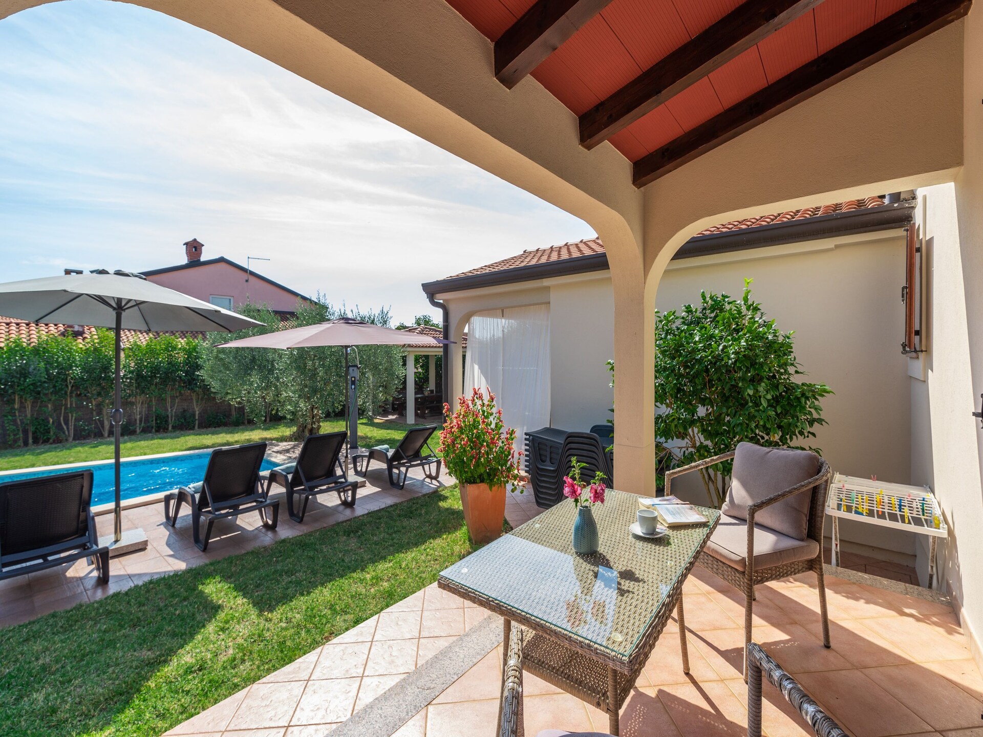 Vrijstaande villa met privézwembad op 2,5 km van zee in Novigrad - foto 22