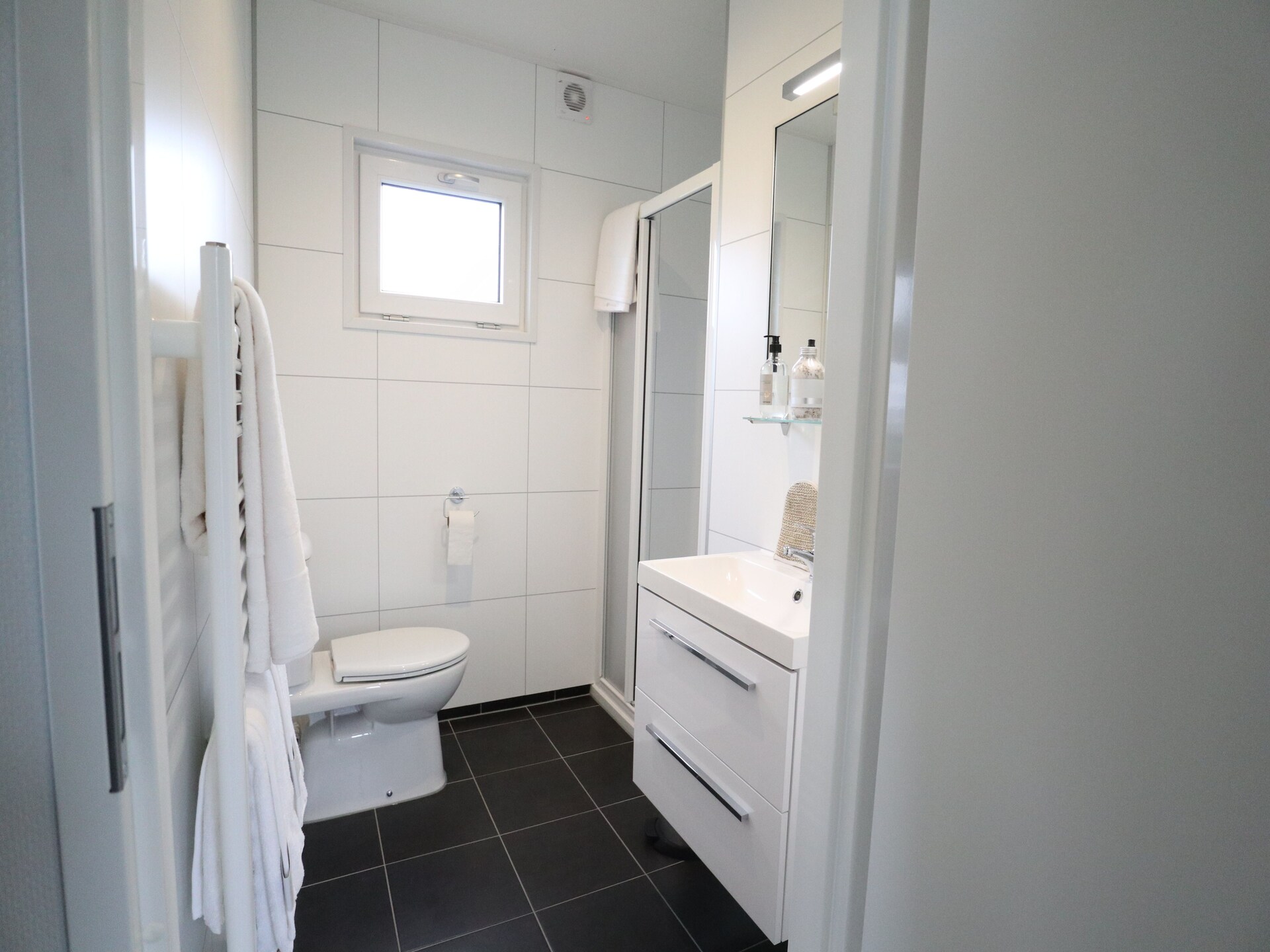 Modern vakantiehuis aan het water in Olburgen voor 4 personen - foto 13