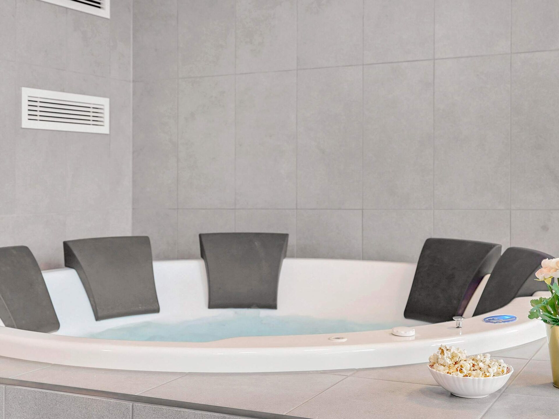 Groot vakantiehuis met privézwembad, sauna en activiteitenruimte op 600m van zee - foto 16