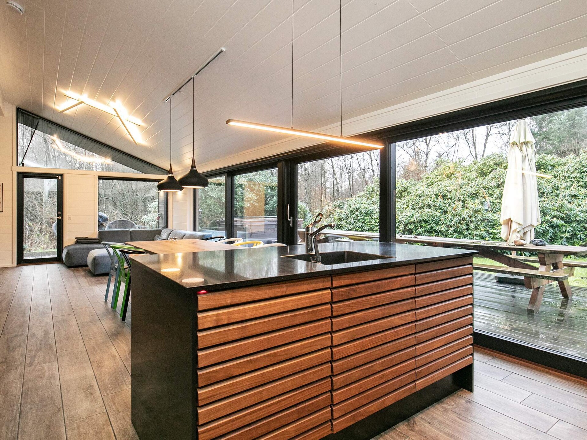 Lichtrijk vakantiehuis met whirlpool en panoramisch boszicht bij Bogense - foto 15