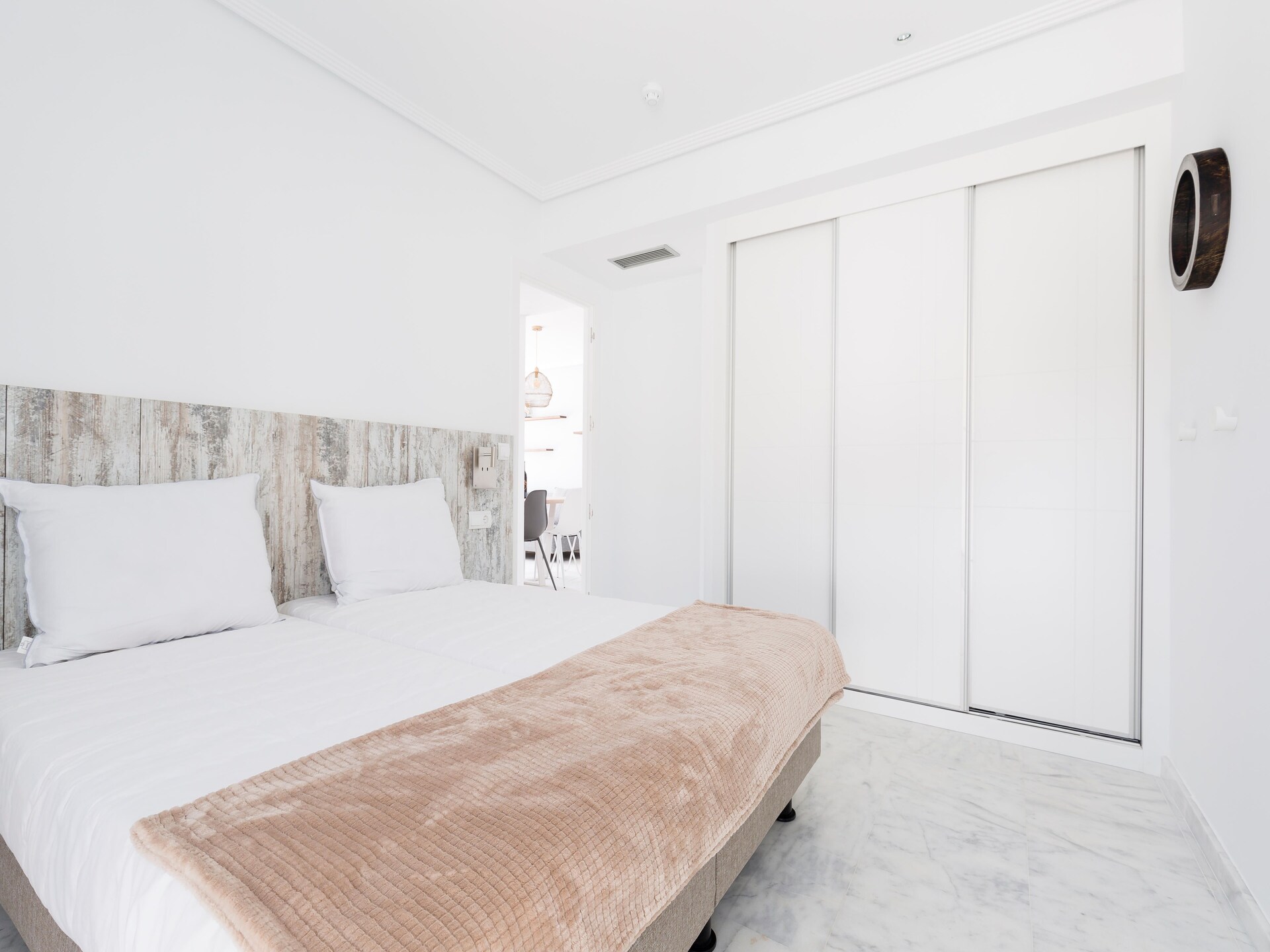 Licht appartement bij El Campello met zwembad, airco & huisdier welkom - foto 16