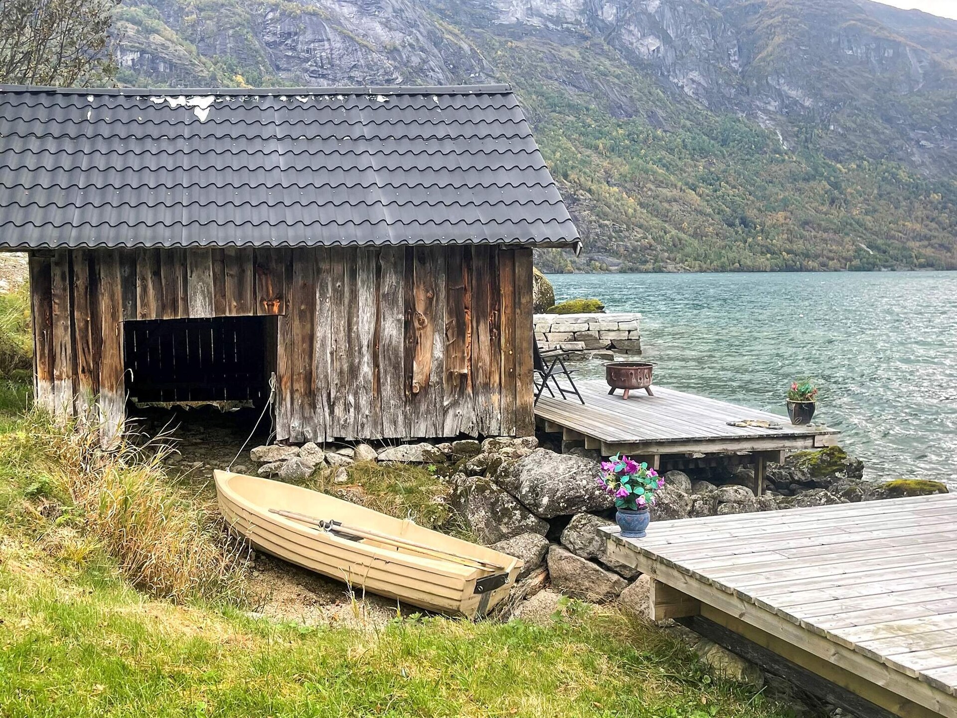Vrijstaand vakantiehuis aan het Oppstrynsvatnet met privé roeiboot - foto 3