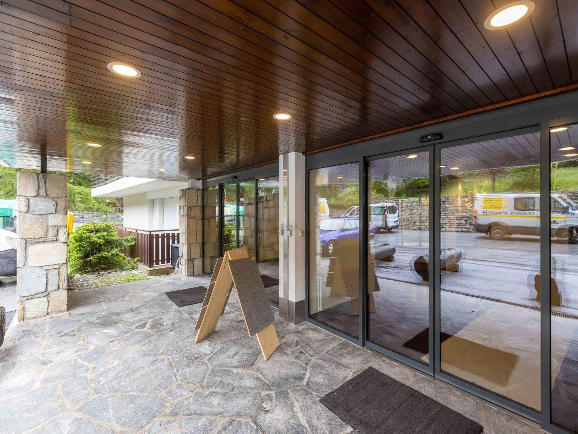 Cransalpin: luxe appartement met zwembad direct aan de piste in Crans-Montana - foto 11