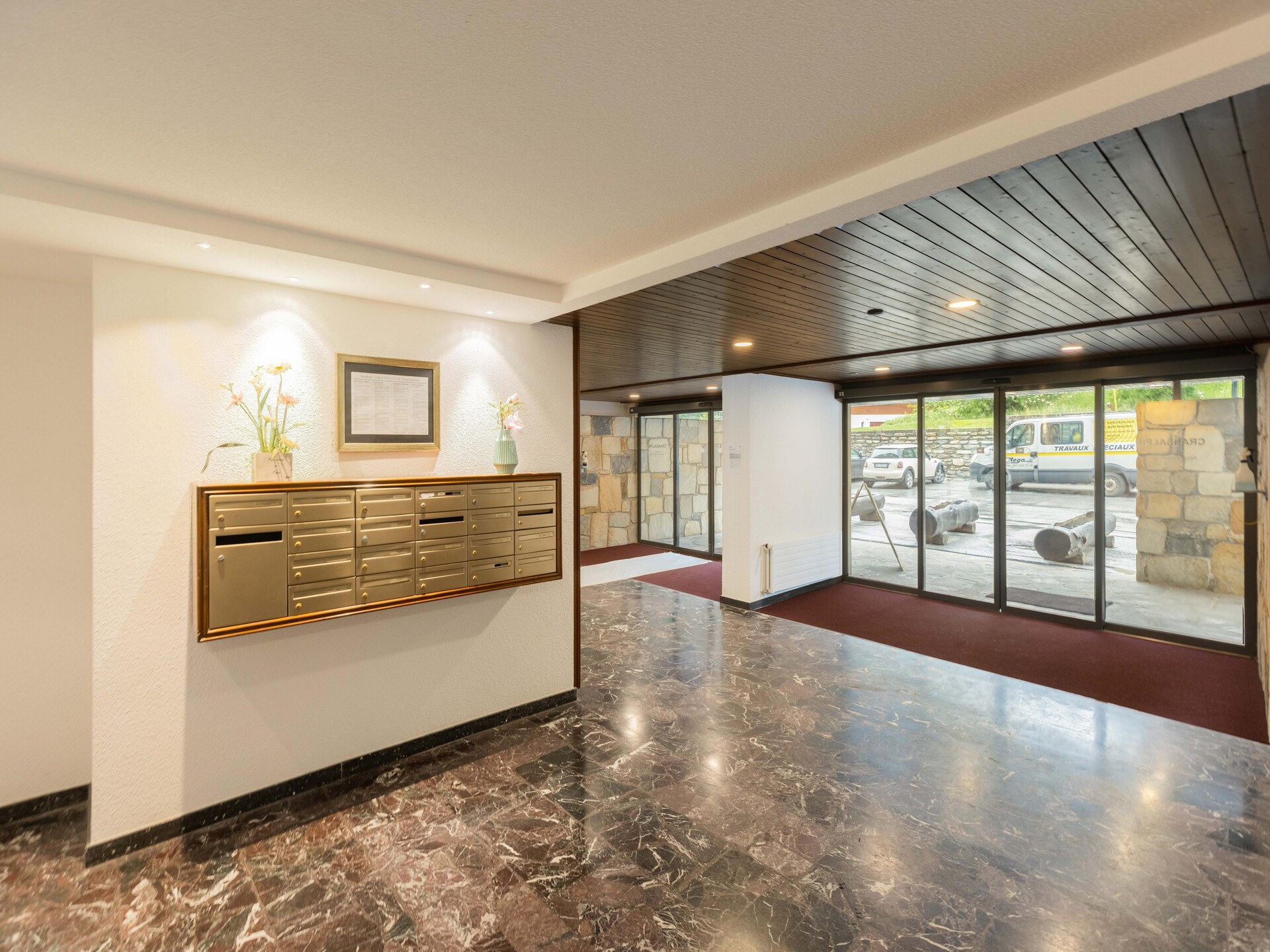 Cransalpin: luxe appartement met zwembad direct aan de piste in Crans-Montana - foto 12
