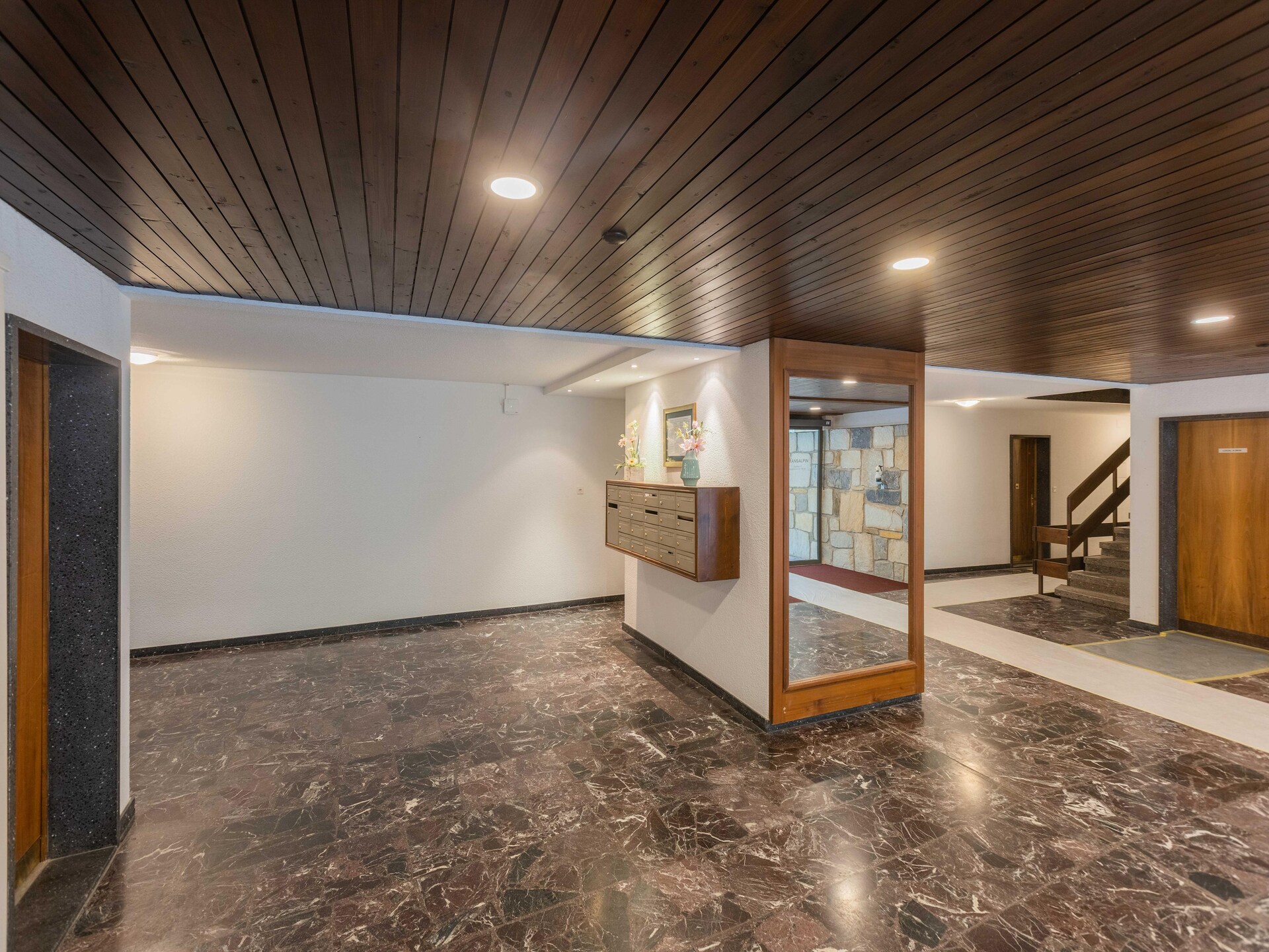 Cransalpin: luxe appartement met zwembad direct aan de piste in Crans-Montana - foto 13