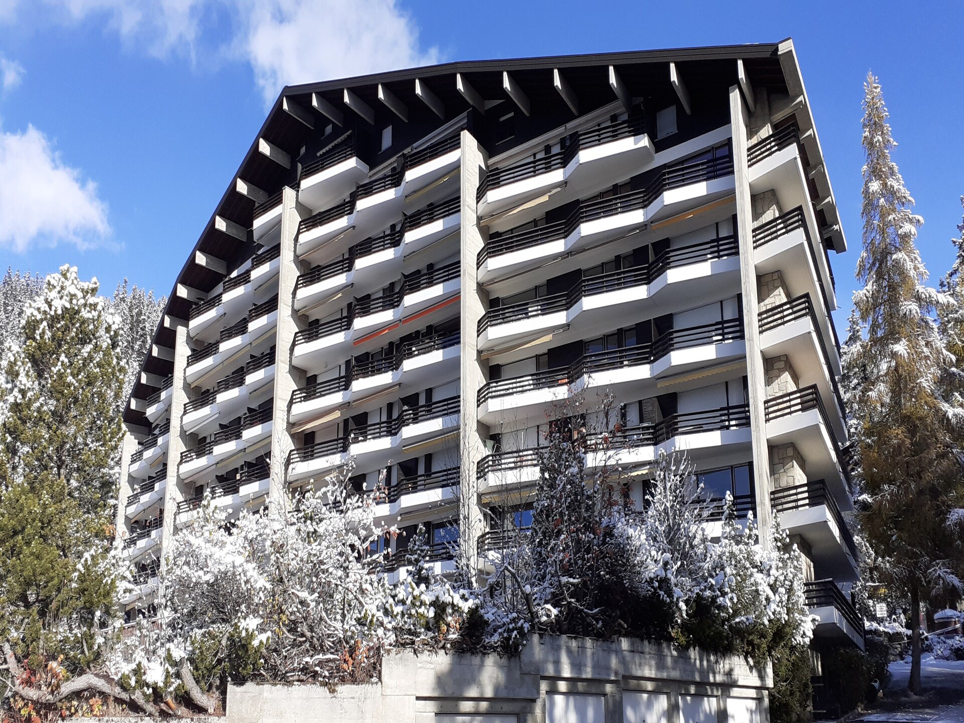 Cransalpin: luxe appartement met zwembad direct aan de piste in Crans-Montana - foto 42
