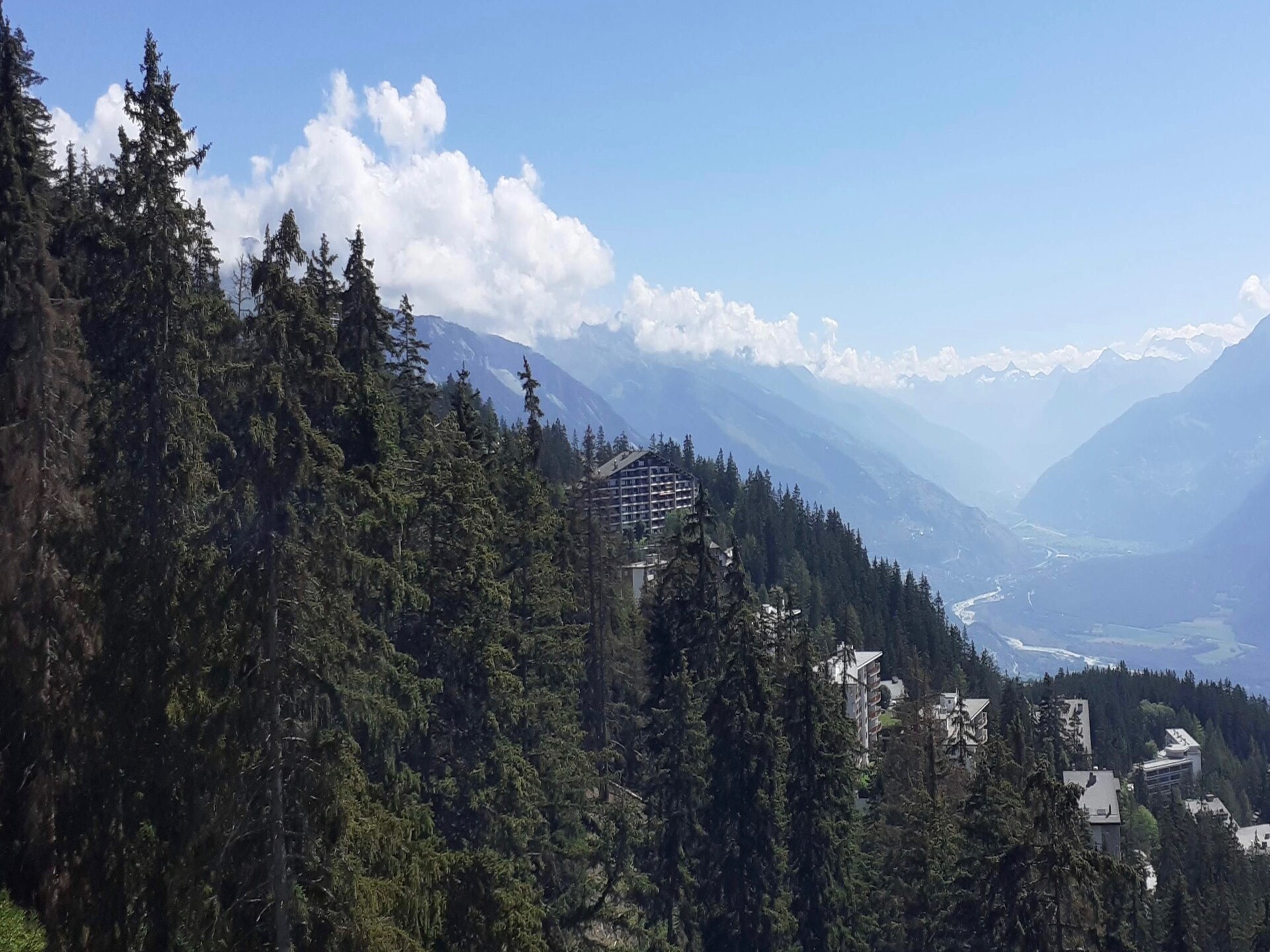 Cransalpin: luxe appartement met zwembad direct aan de piste in Crans-Montana - foto 60