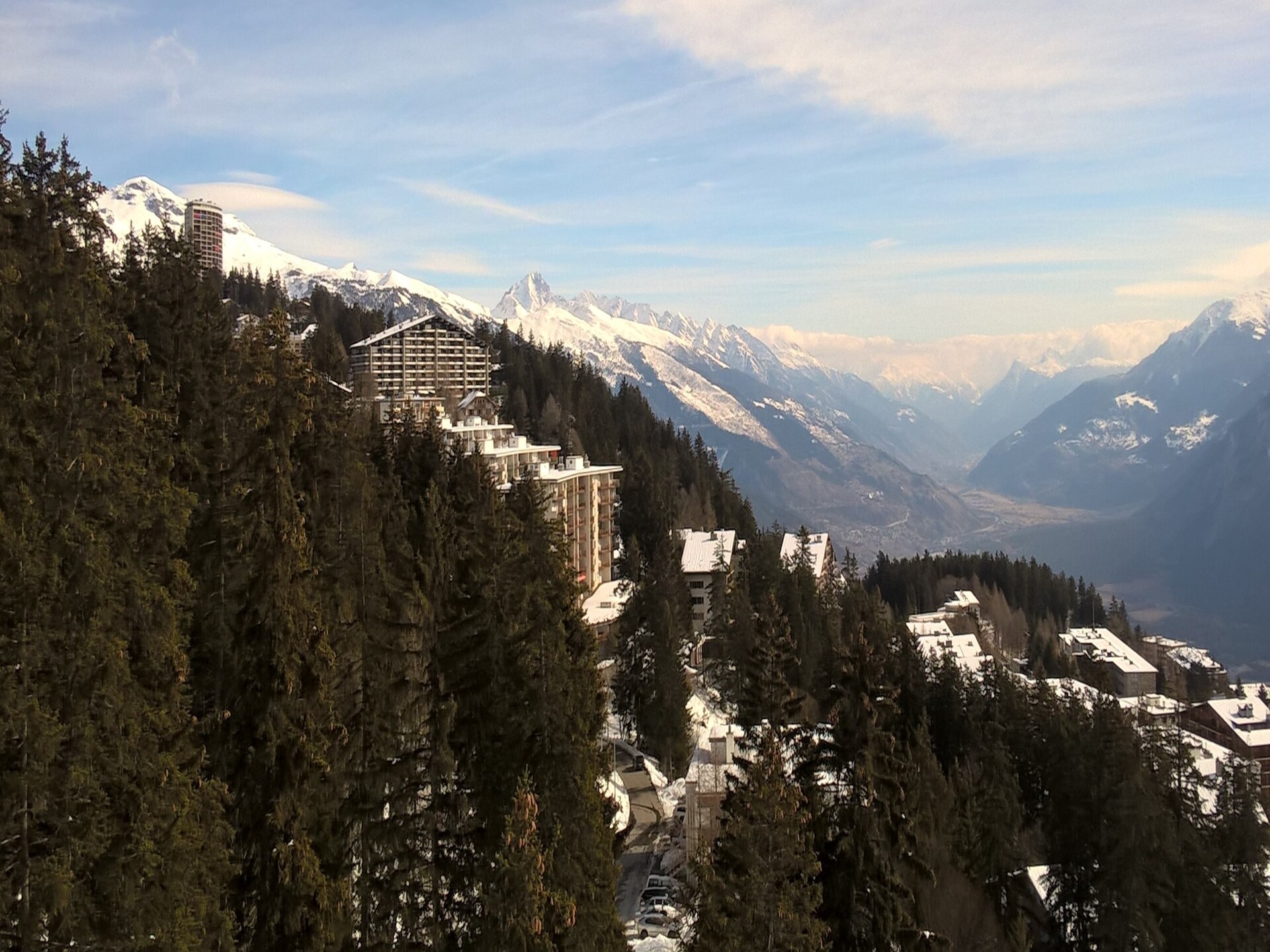 Cransalpin: luxe appartement met zwembad direct aan de piste in Crans-Montana - foto 61