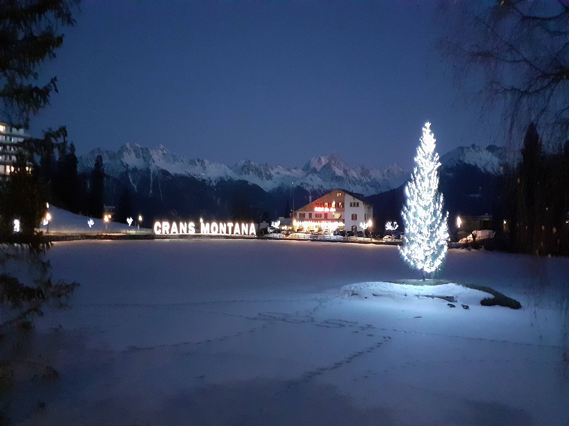 Cransalpin: luxe appartement met zwembad direct aan de piste in Crans-Montana - foto 63