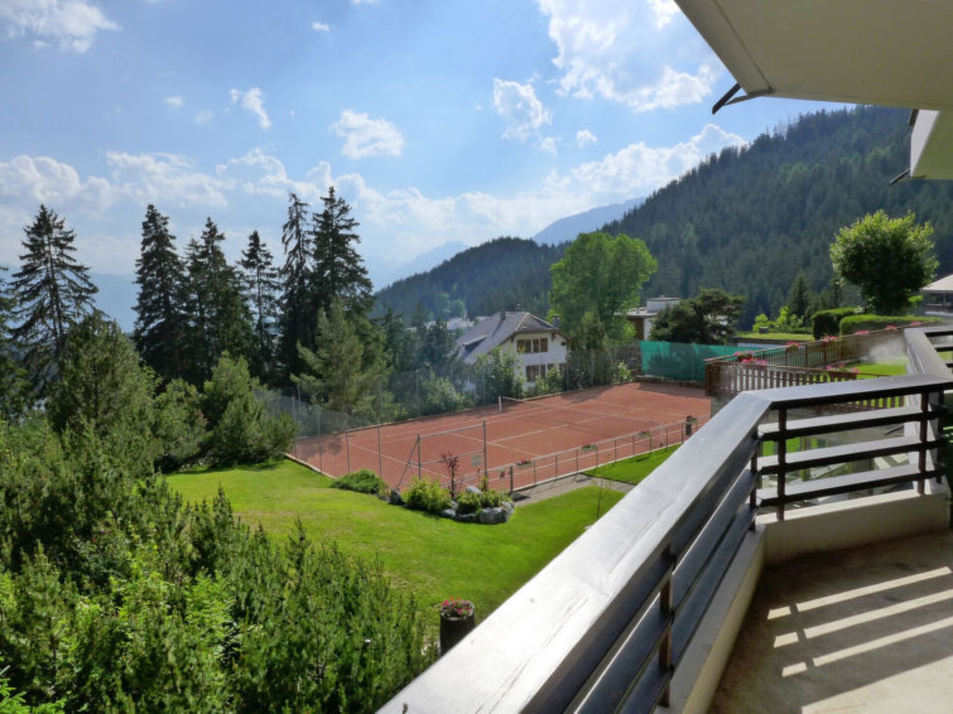 Cransalpin: luxe appartement met zwembad direct aan de piste in Crans-Montana - foto 46