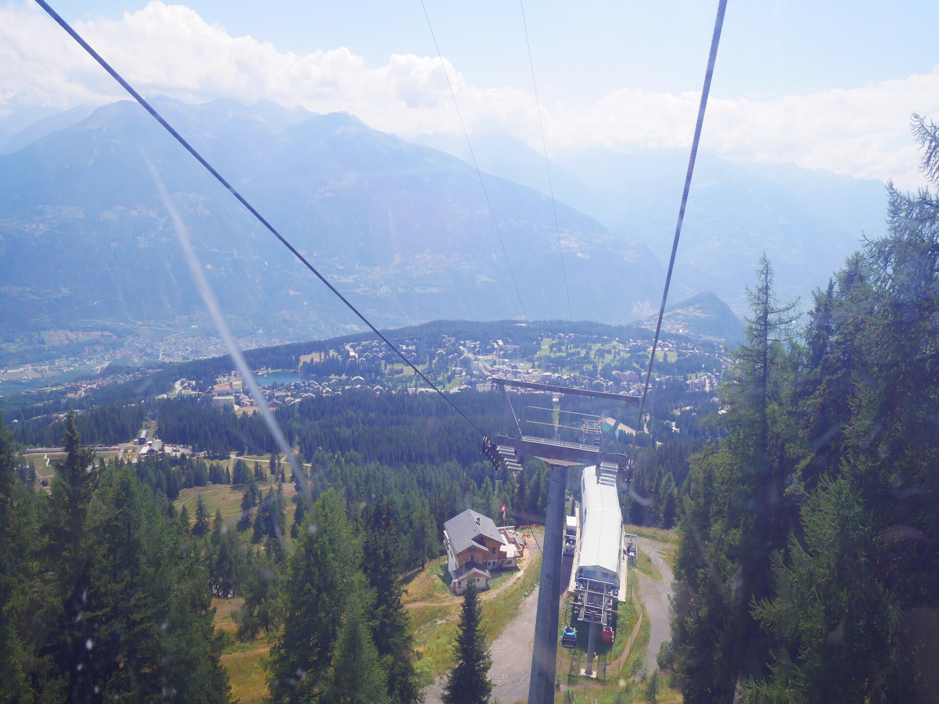 Cransalpin: luxe appartement met zwembad direct aan de piste in Crans-Montana - foto 56