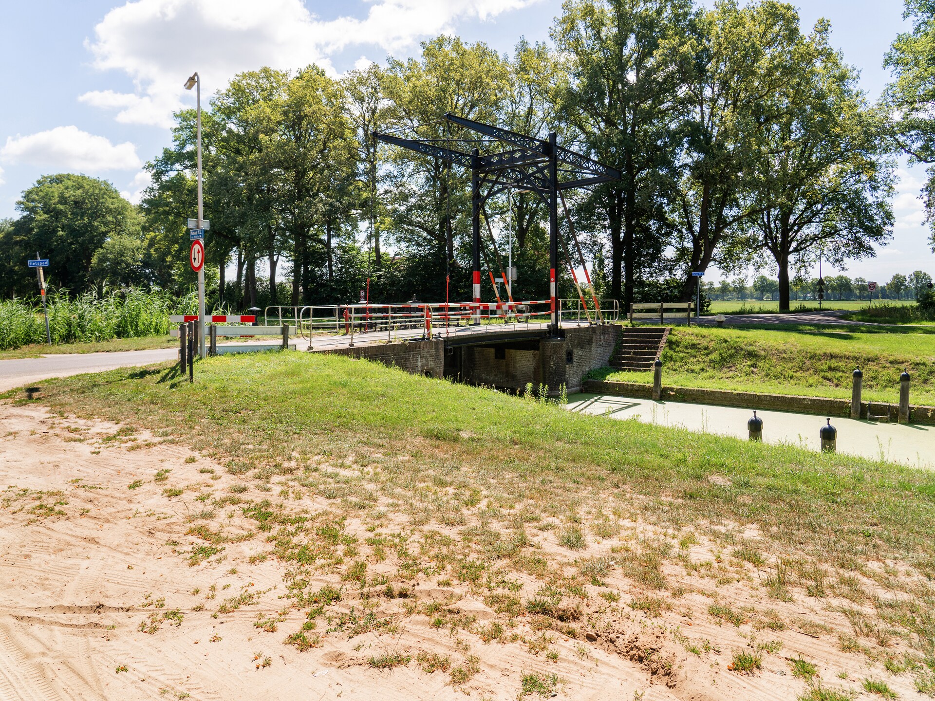 Steenmarter: Vrijstaand houten chalet aan bos en water in Twente - foto 34