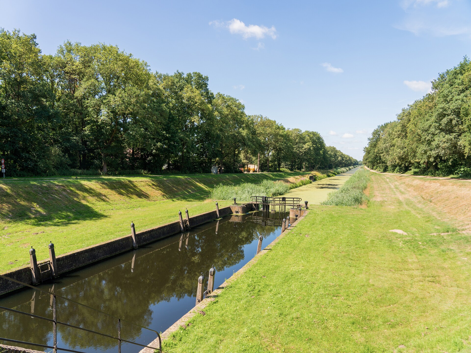 Steenmarter: Vrijstaand houten chalet aan bos en water in Twente - foto 38