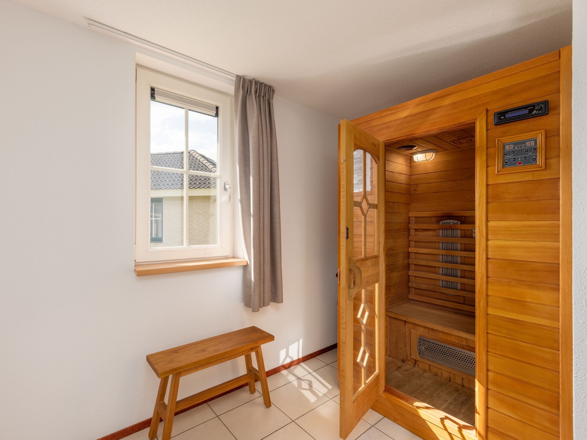 Vrijstaande bungalow met infraroodsauna in bosrijk vakantiepark Veluwe - foto 9