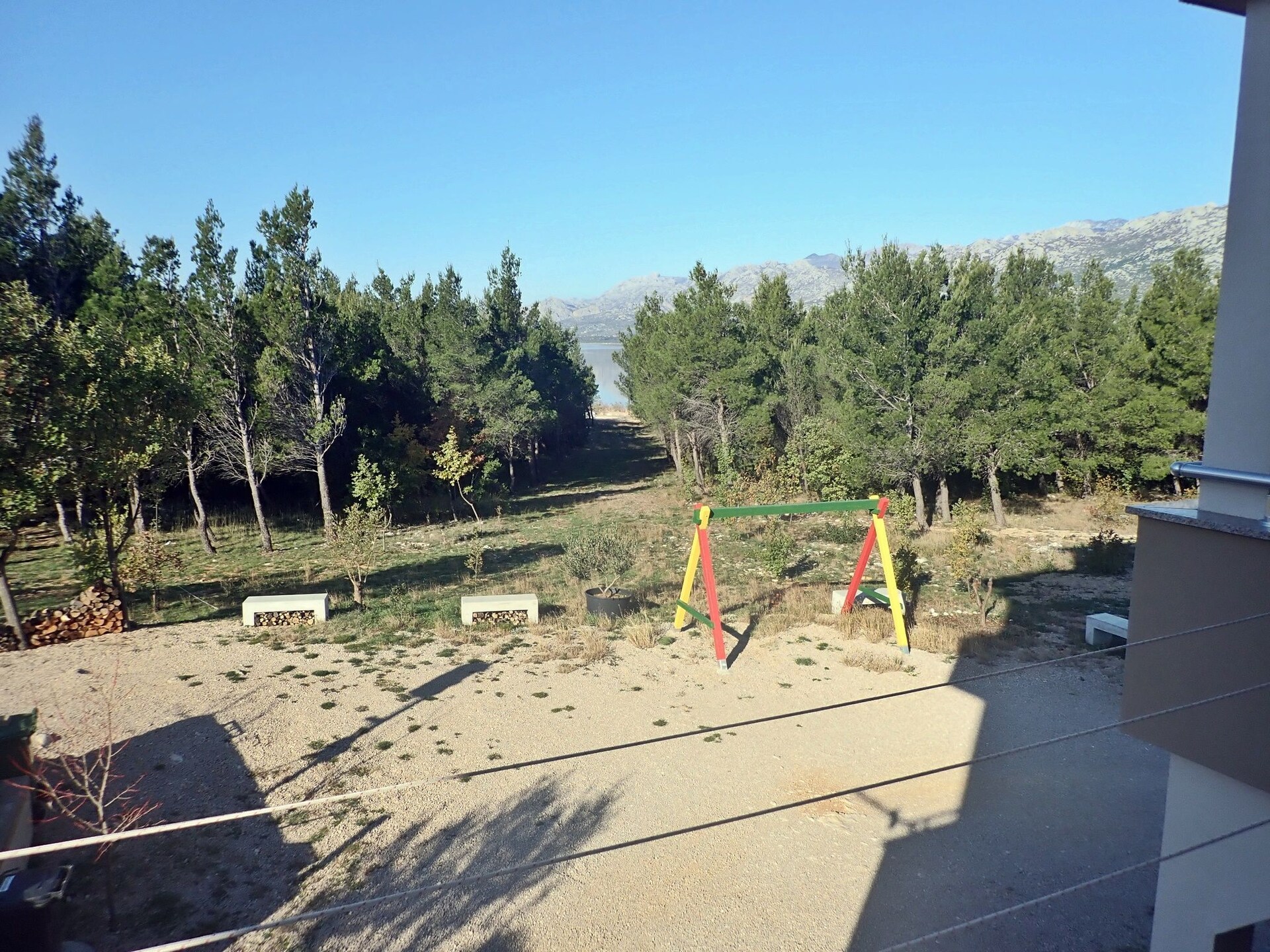 Ruim appartement op vakantiepark bij zee met uitzicht op Velebit - foto 26