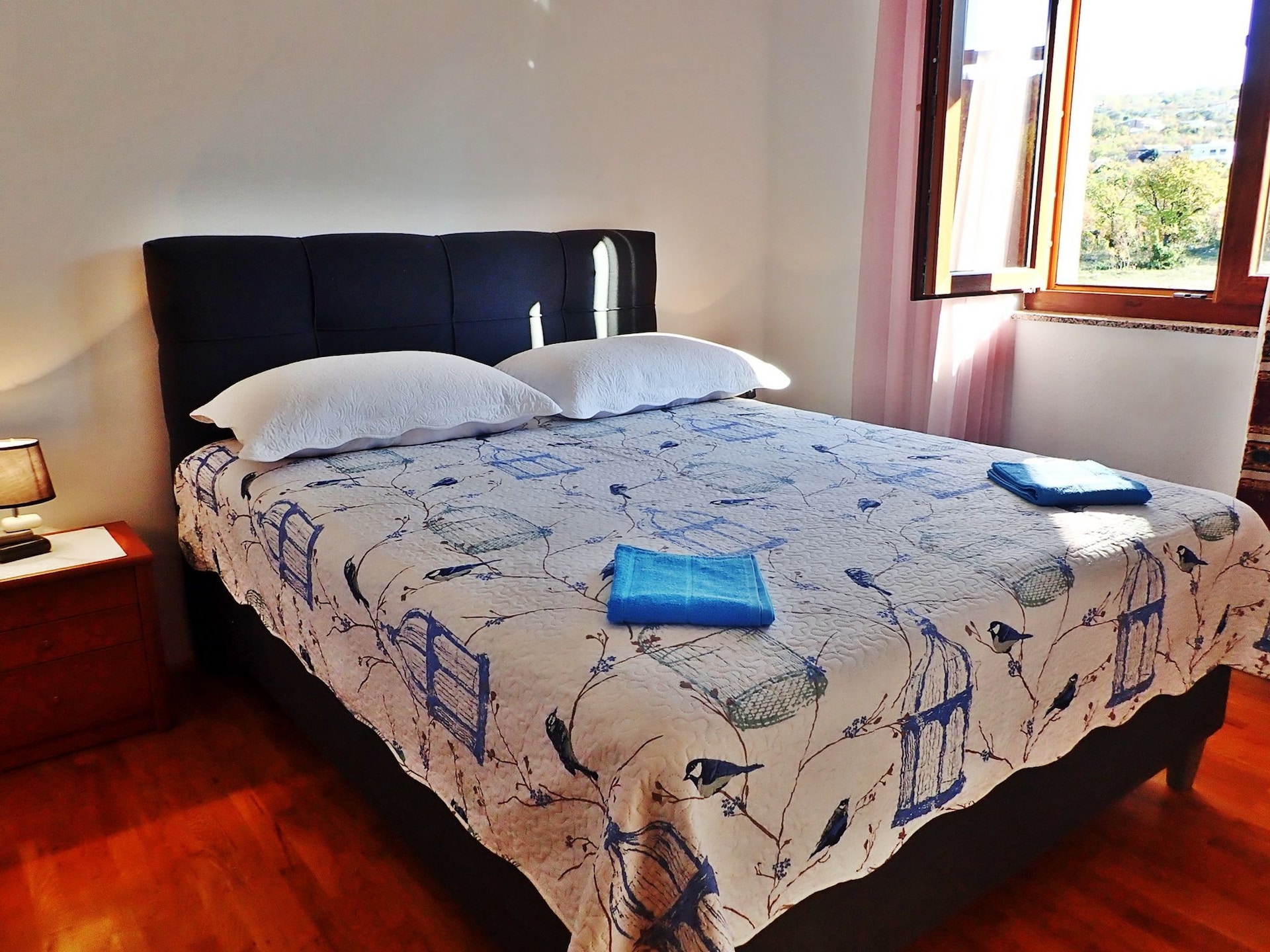 Ruim appartement op vakantiepark bij zee met uitzicht op Velebit - foto 14