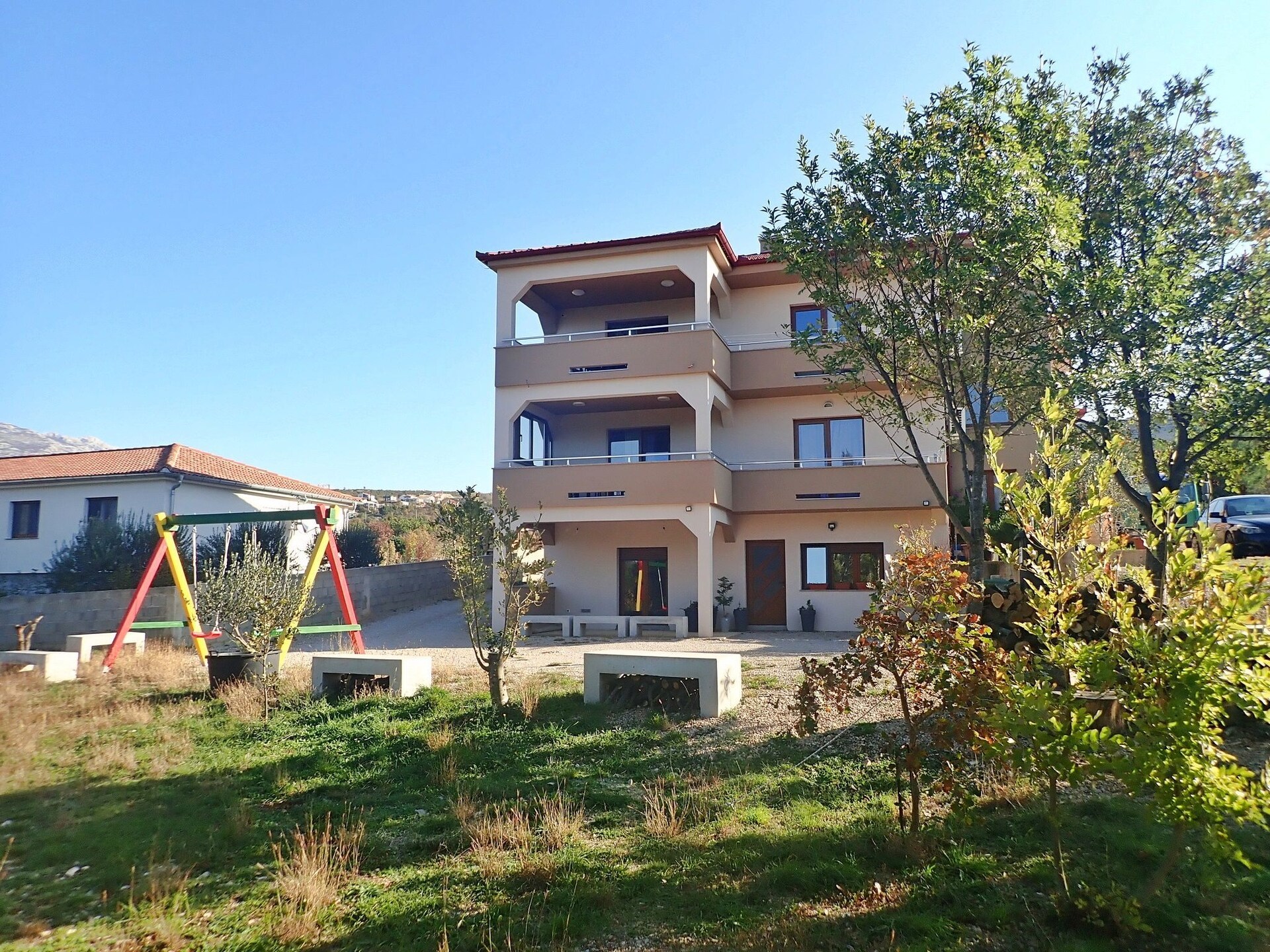 Ruim appartement op vakantiepark bij zee met uitzicht op Velebit - foto 33