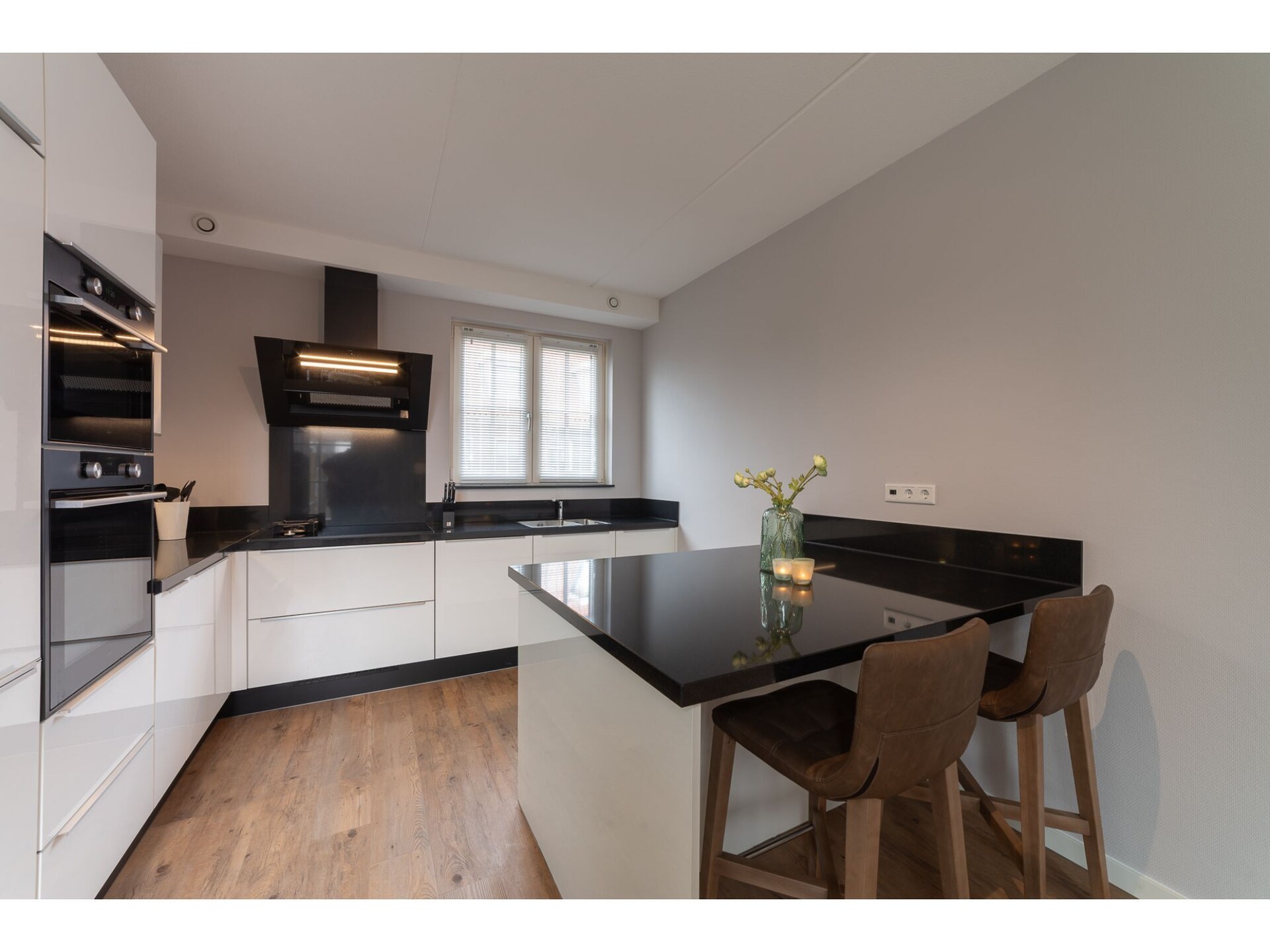 Zeeuwse Pracht: Luxe vrijstaande villa op 100m van zee in Colijnsplaat - foto 14