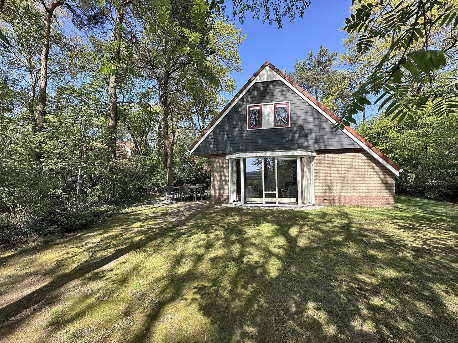 Buitenplaats Berg en Bos 4: Vrijstaand vakantiehuis voor 10 personen in bosrijk Lemele - foto 7