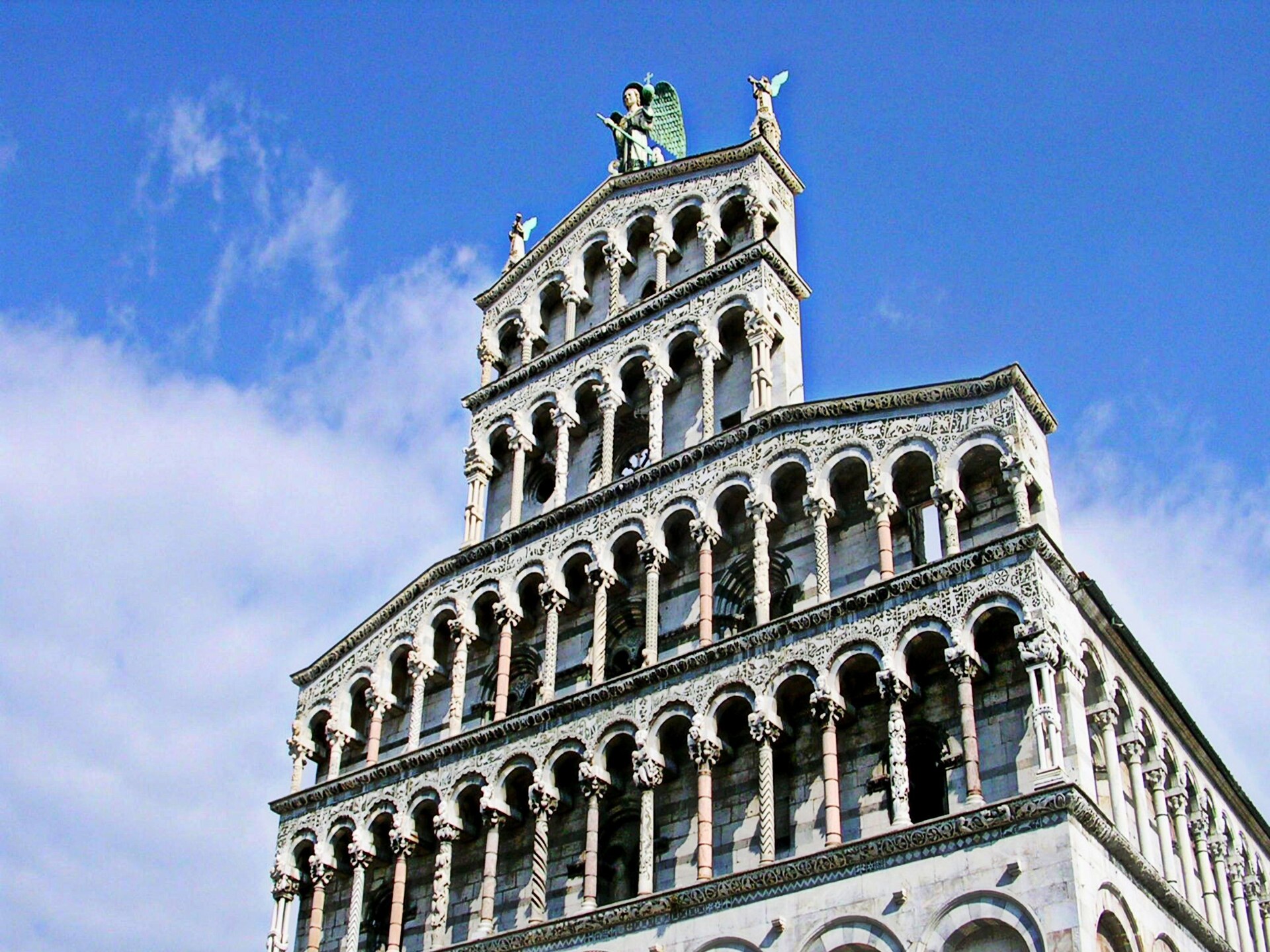 Licht appartement in historisch palazzo, hartje Lucca - foto 4